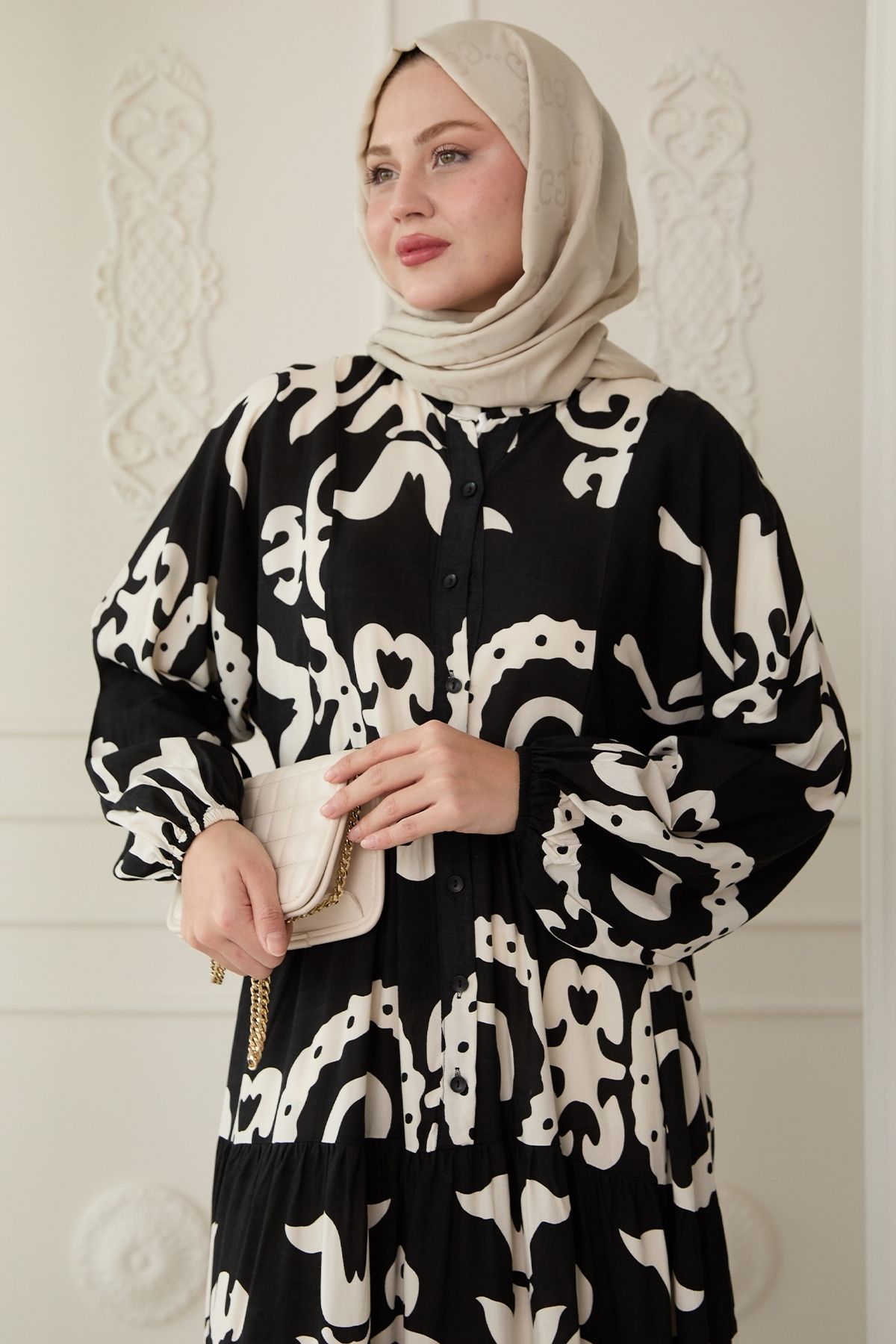 InStyle-Rochie neagră cu model cu lanțuri mari 4