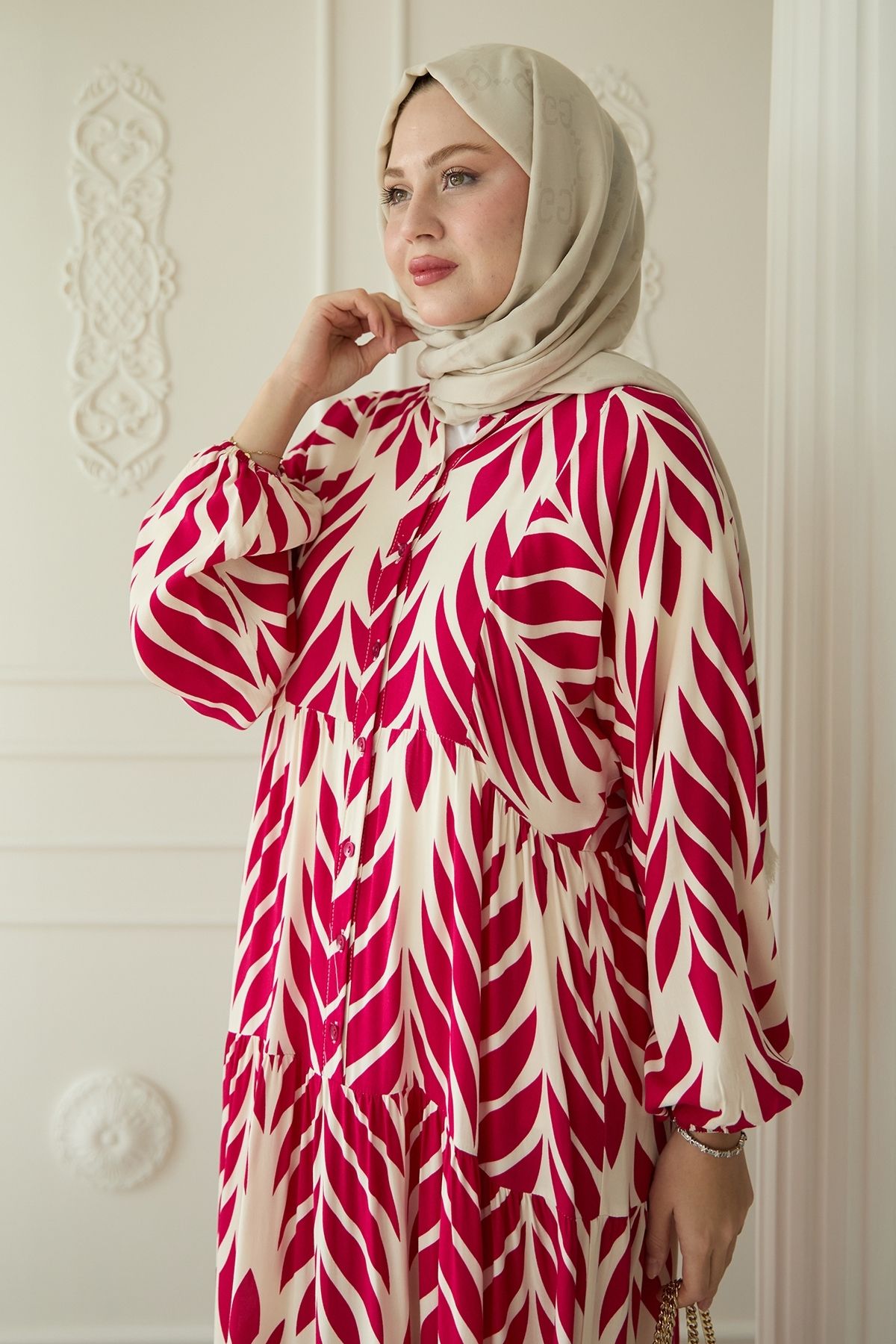 InStyle-فستان فوشيا فيسكوز منقوش بأوراق شجر ملونة 4