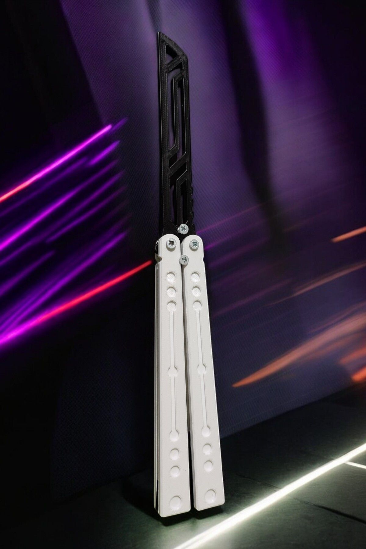 Vaiflagy Store Kelebek Antrenman Alıştırma Bıçağı – Plastik Butterfly Knife (Beyaz ve Siyah)