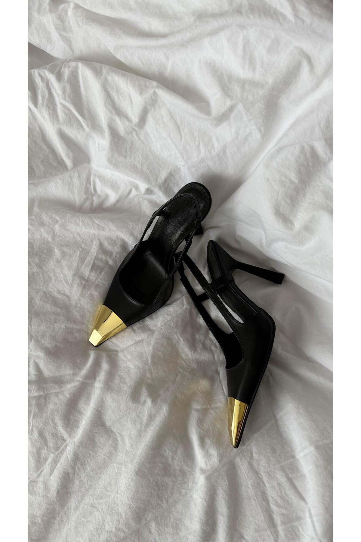 Eataly Shoes  Sivri Burun Gold Toka Detaylı Topuklu Ayakkabı Siyah - Görsel 2