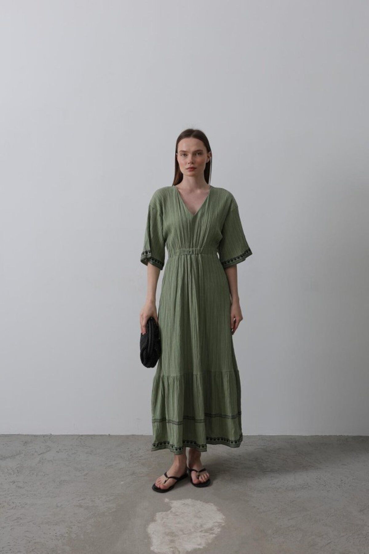 Gökyüzü Moda KolEtekNakışlıElbise - Haki
