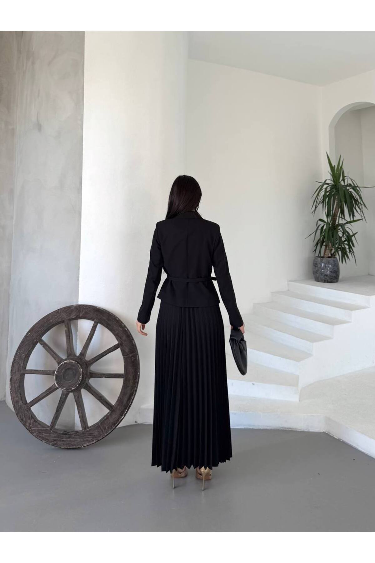 Ensemble Veste et Jupe Premium Noir avec Ceinture et Boutons Dorés - Görsel 7