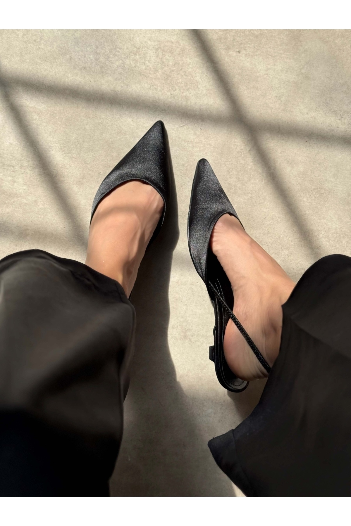 NİŞANTAŞI SHOES-Arty Damen-Ballerinas mit schwarzem Satin-Gummi-Detail und spitzer Zehenpartie und kurzem Absatz 7