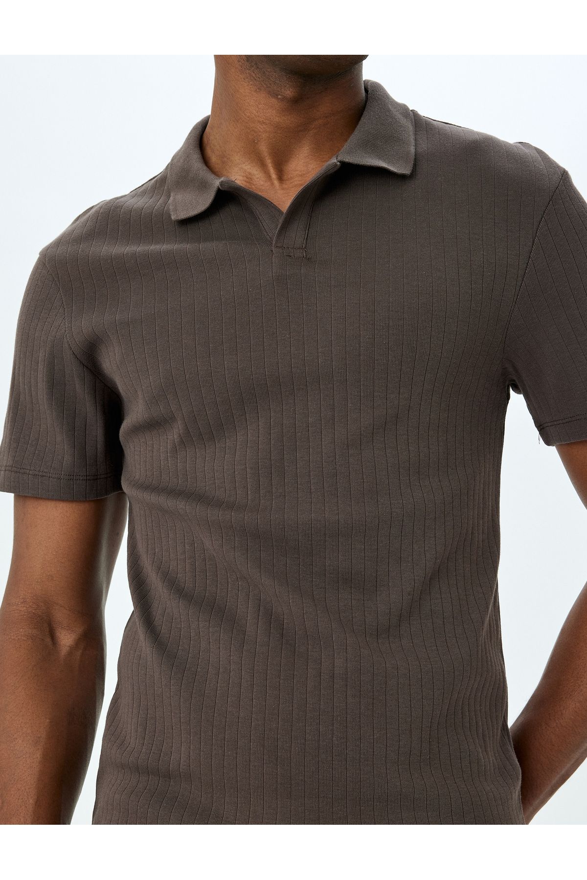 Koton-Kurzärmliges, schmal geschnittenes Baumwoll-T-Shirt mit Polokragen 5