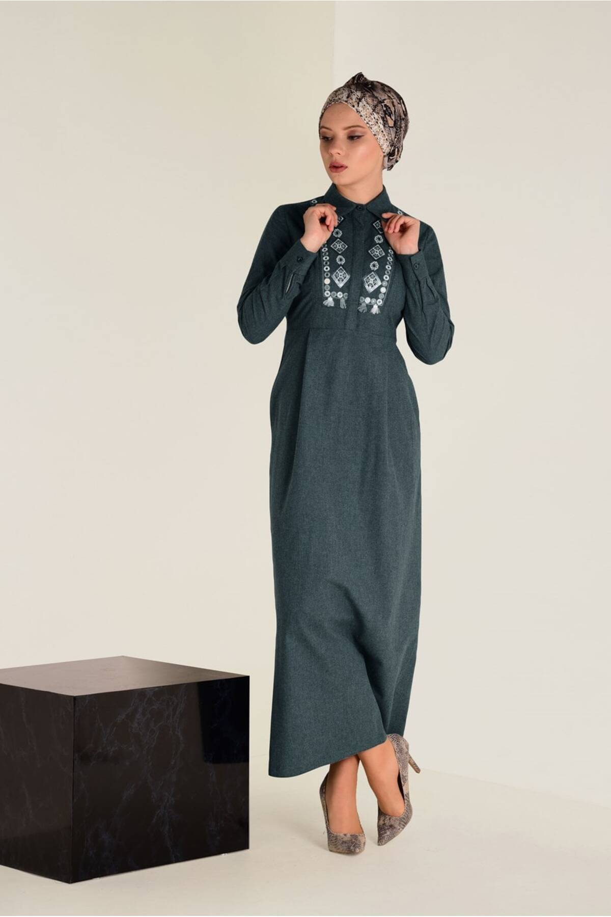 آلوینا لباس مجلسی نخی گلدوزی شده ۴۶۴۷ آلوینا لباس مجلسی نخی گلدوزی شده ۴۶۴۷