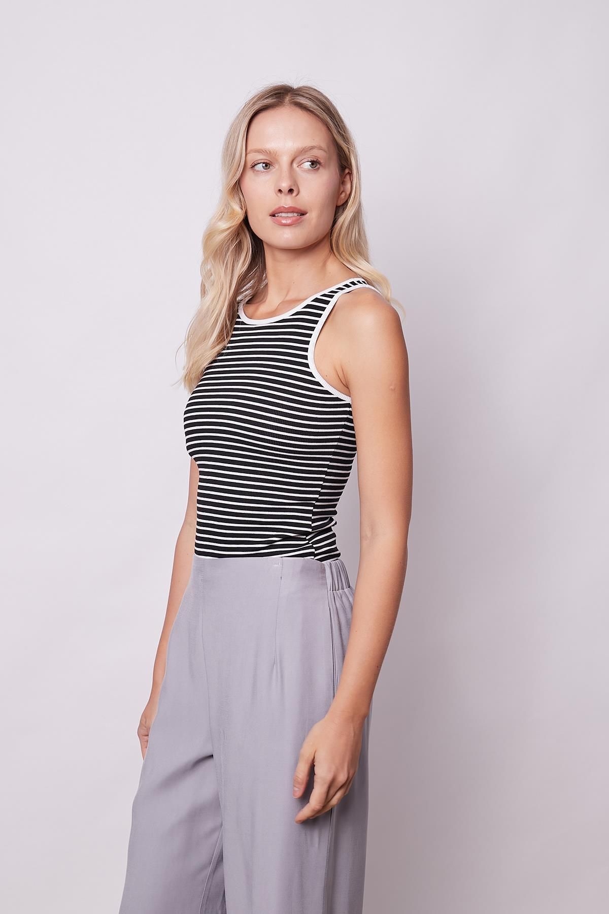 Jument-Traditional Aestheticism: Women's Lined Lycra Camisole Sleeveless Body Blouse - Black Line 4