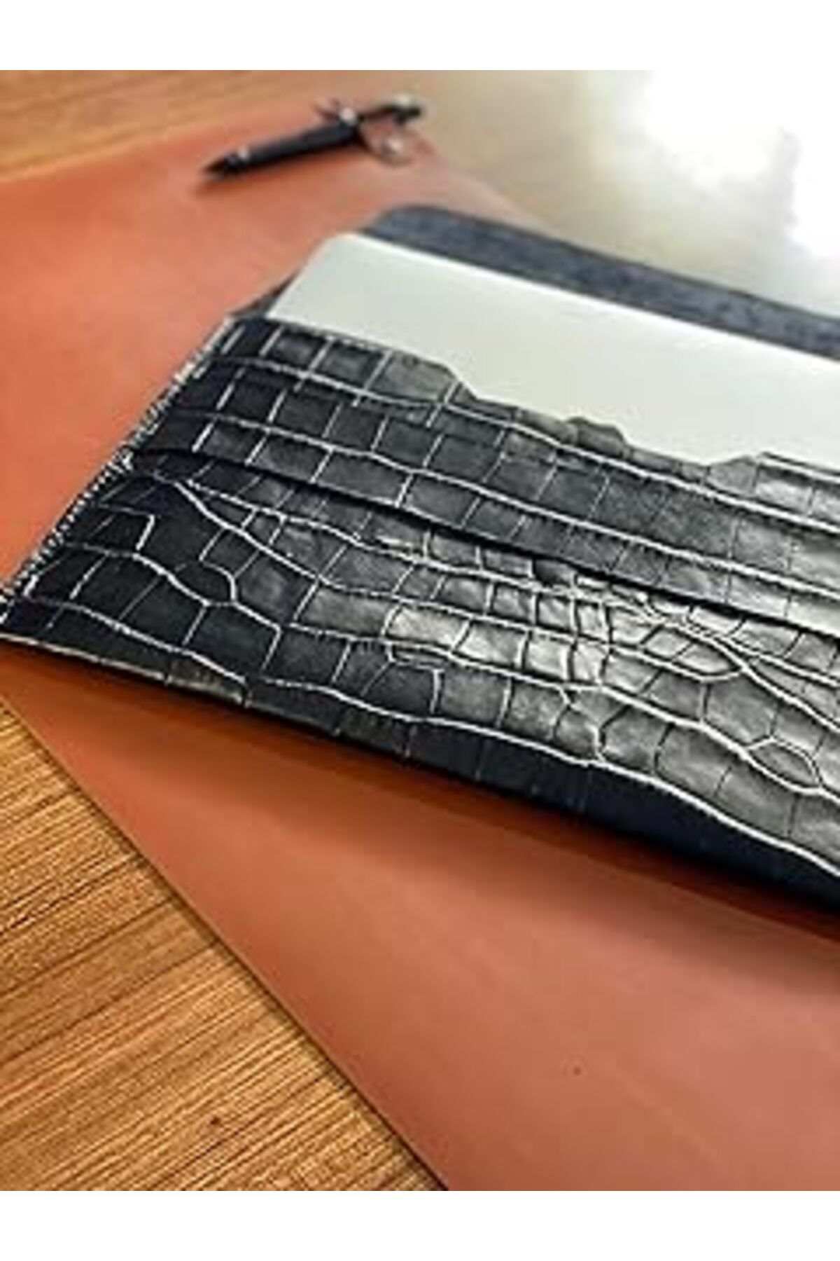Hepta Collection Matderi Macbook Çanta Siyah 13" 14" 15" 16" Uyumlu Hakiki Deri Yılan Dokulu Kılıf (13 Macbook Pro/
