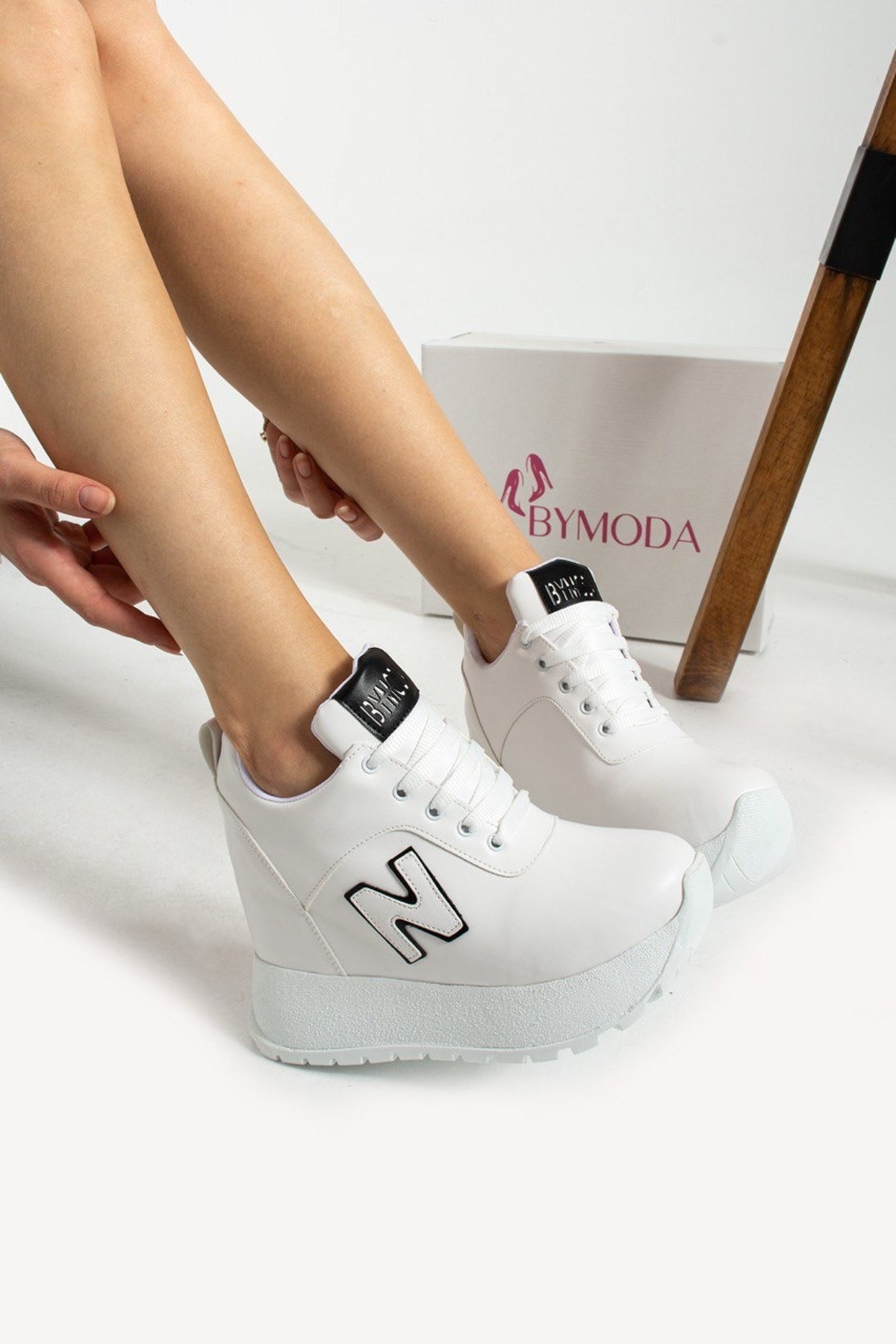 Bymoda Yeni Sezon Beyaz Gizli Dolgu Topuklu Spor Ayakkabı Topuk Yüksekliği Toplam 10 CM görsel 2