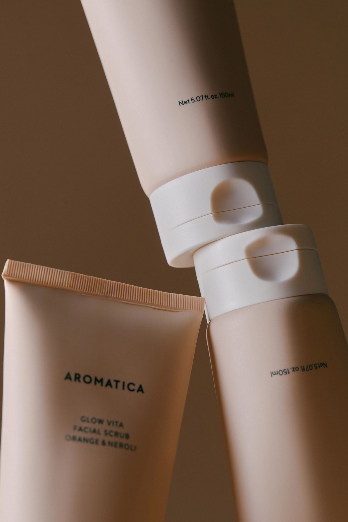 اسکراب صورت GLOW VITA & احیای ویتامین وگان و کوره Aromatica