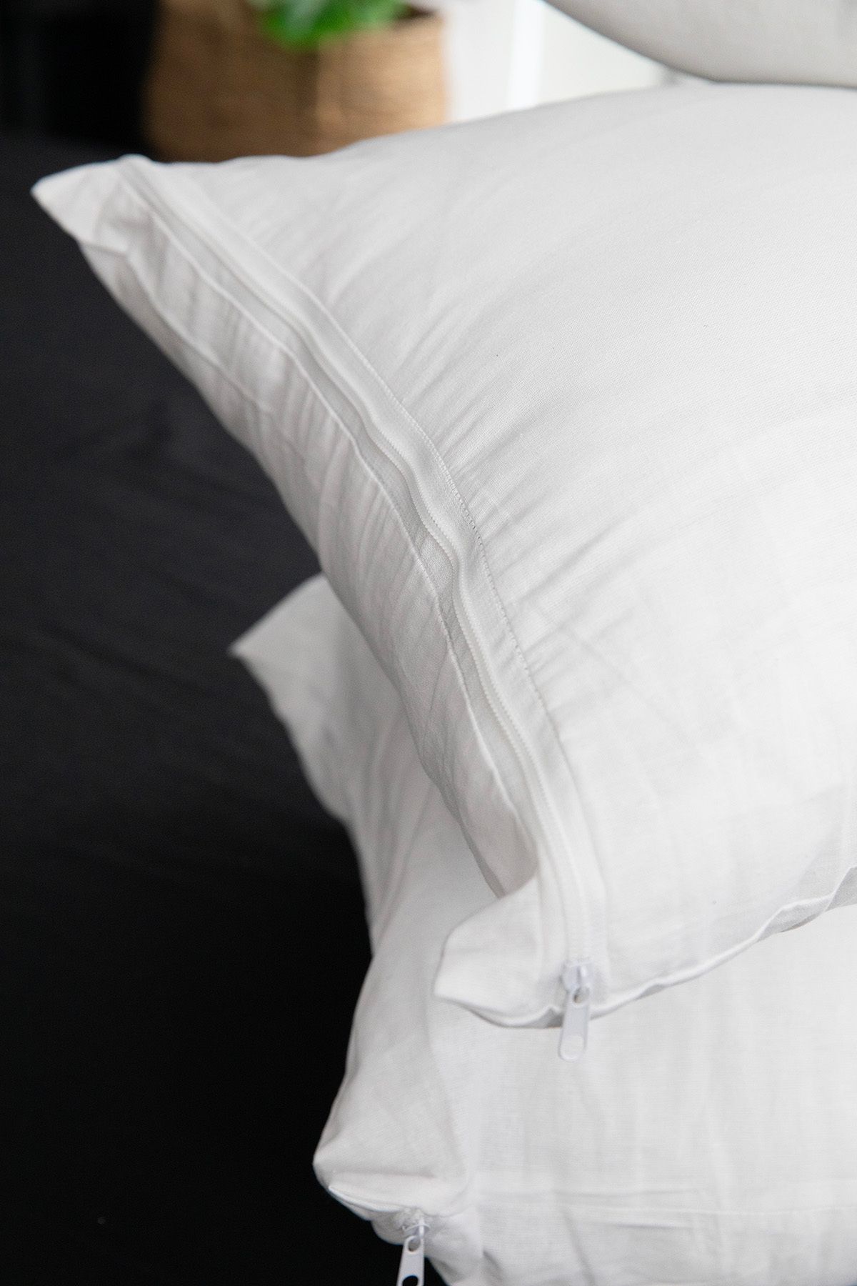 FAVORA-Pillow Liner Mattress 100% Cotton Zippered Pillow Inner Cover 4 Pieces - White 4