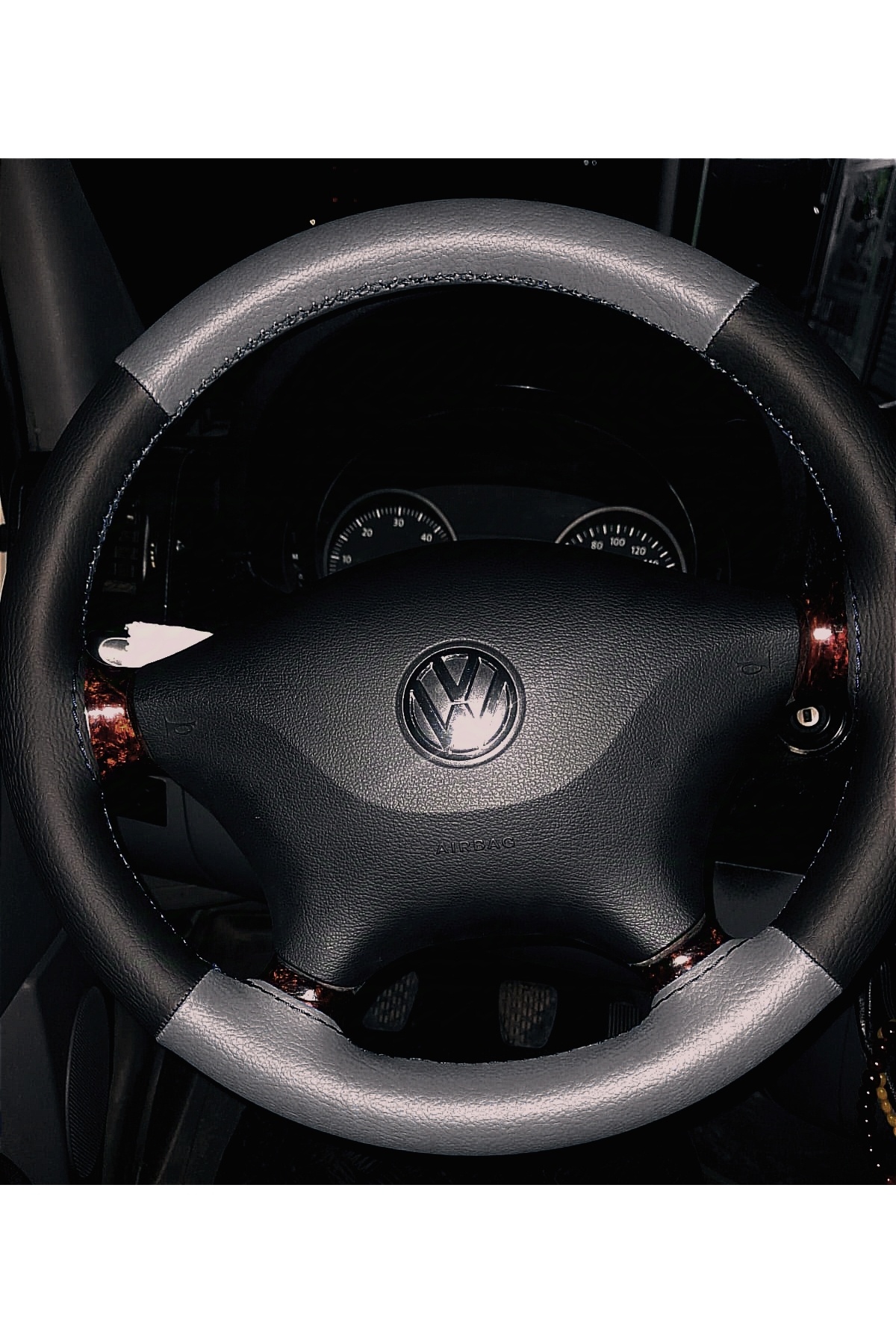 DİKİŞLİ DİREKSİYON KILIFI SİYAH DERİ KOYU GRİ DERİ SİYAH DİKİŞLİ VOLKSWAGEN CRAFTER İÇİN