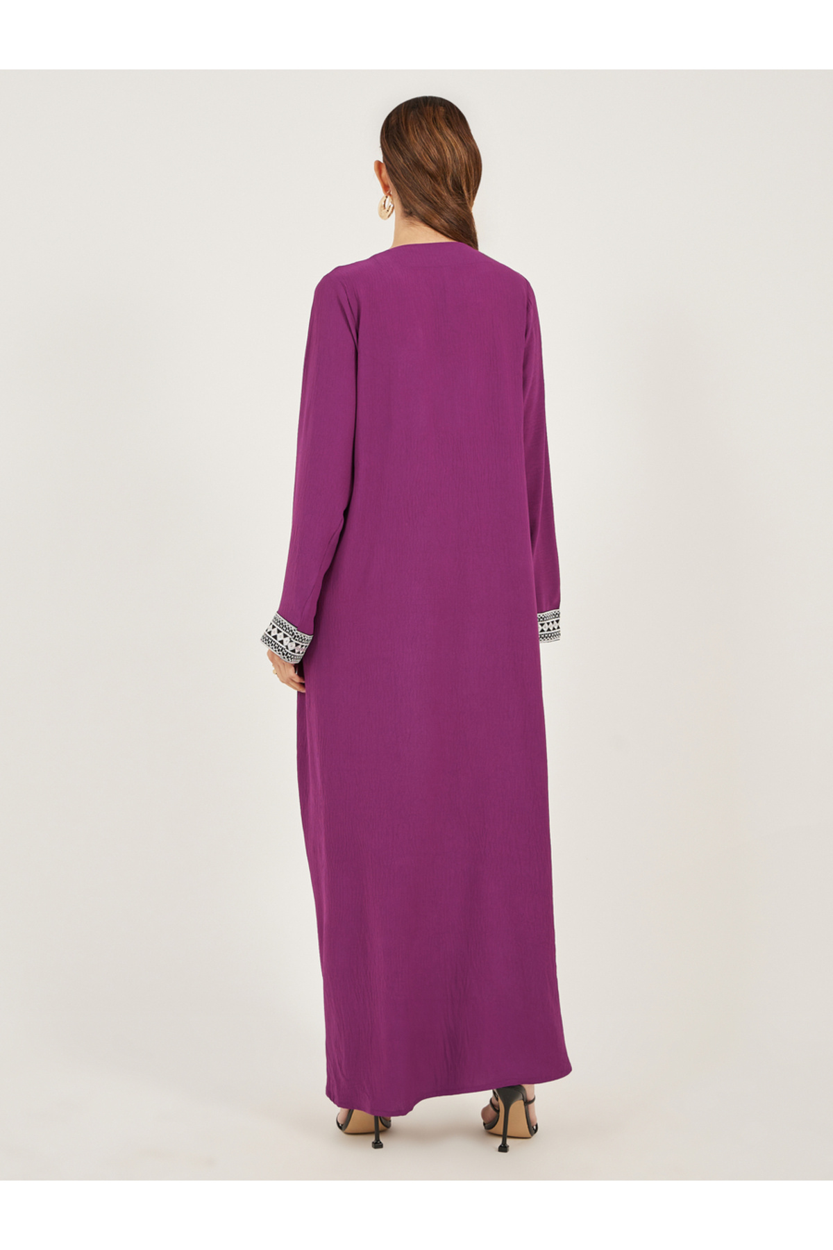 Styli-Embroidered Gathered A-Line Jalabiya 5