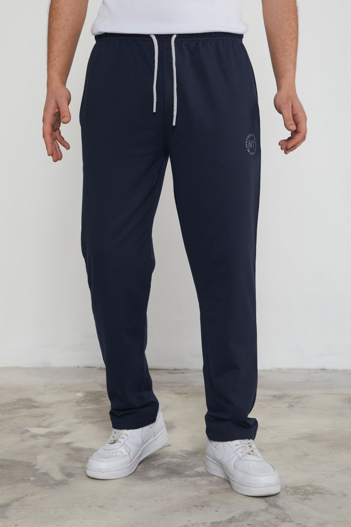Trendyol Collection Granatowe Regular New York Haftowane Spodnie Dresowe Mężczyzna - S