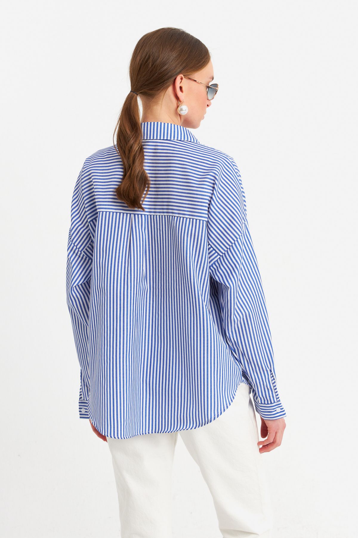 Cool & Sexy-Ecru-blaues gestreiftes Damenhemd ZER425 4