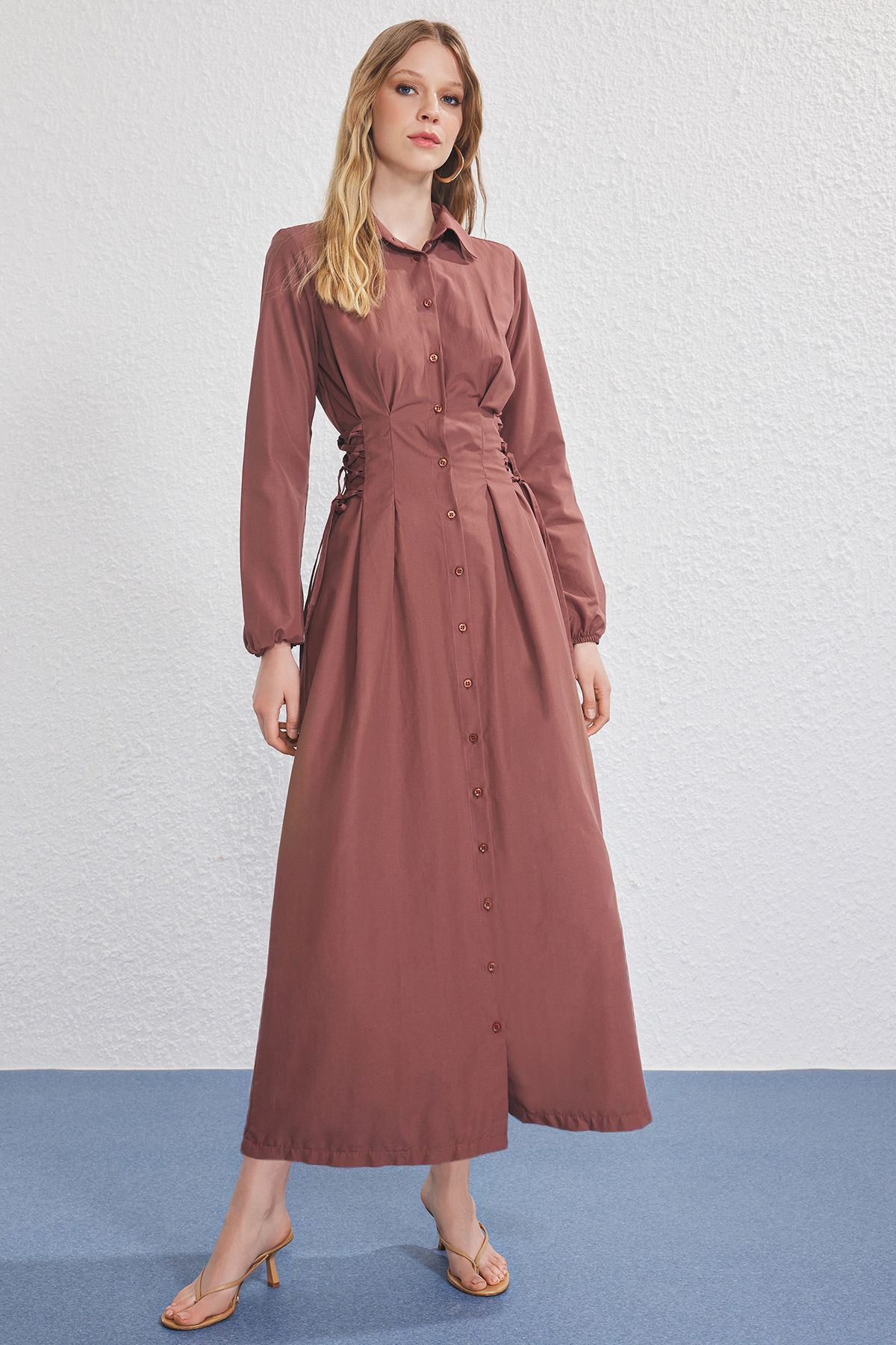 Trendyol Modest Barna kötésű részletes szőtt ruha TCTSS25EB00141