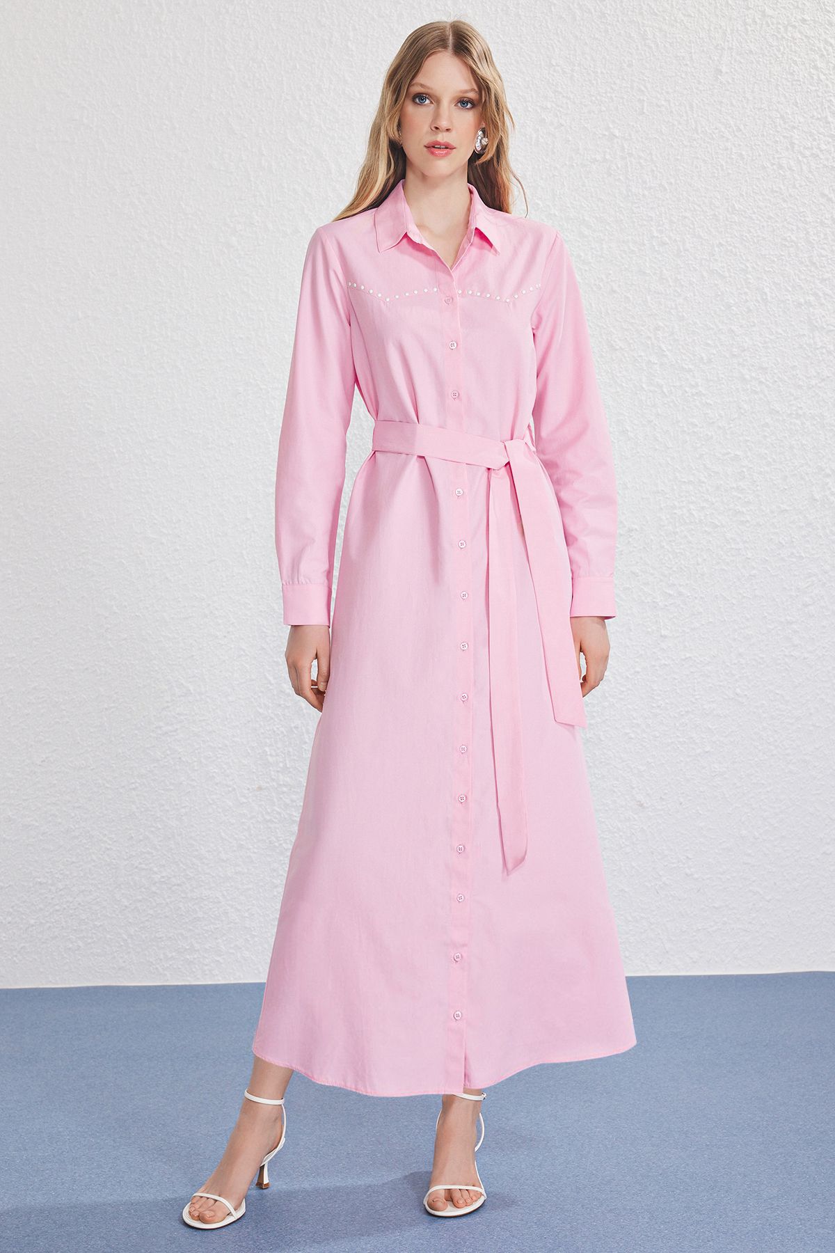Trendyol Modest Różowa Sukienka Z Tkaniny Frotte Z Metalowymi Ćwiekami Kobieta - 34