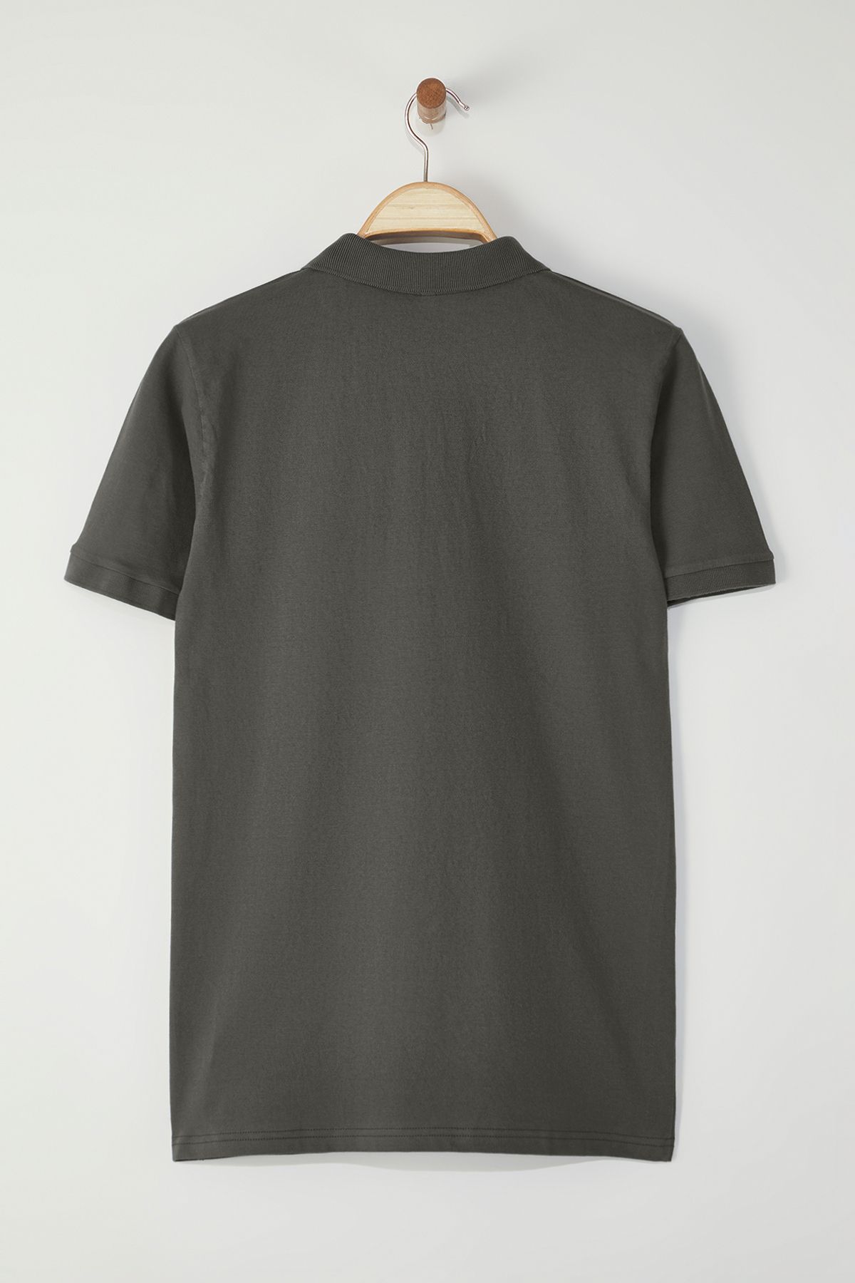 Trendyol Collection-Geräuchertes, reguläres, besticktes T-Shirt mit Polokragen TMNSS25PO00046 8