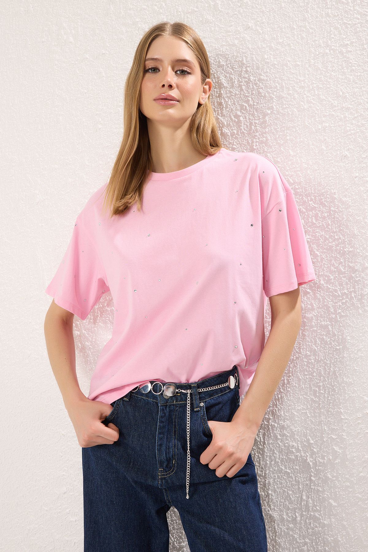 Trendyol Collection Ροζ βαμβακερή πέτρα Λεπτομερής χαλαρή/ευρύχωρη χαλαρή εφαρμογή πλεκτό μπλουζάκι με λαιμόκοψη TWOSS23TS00153