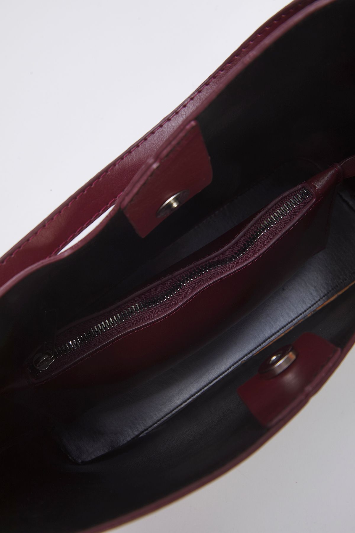 TRENDYOL SHOES-Burgunderrote Damen-Umhängetasche Midi Puppy mit doppeltem Verwendungszweck TAKSS25OC00032 4