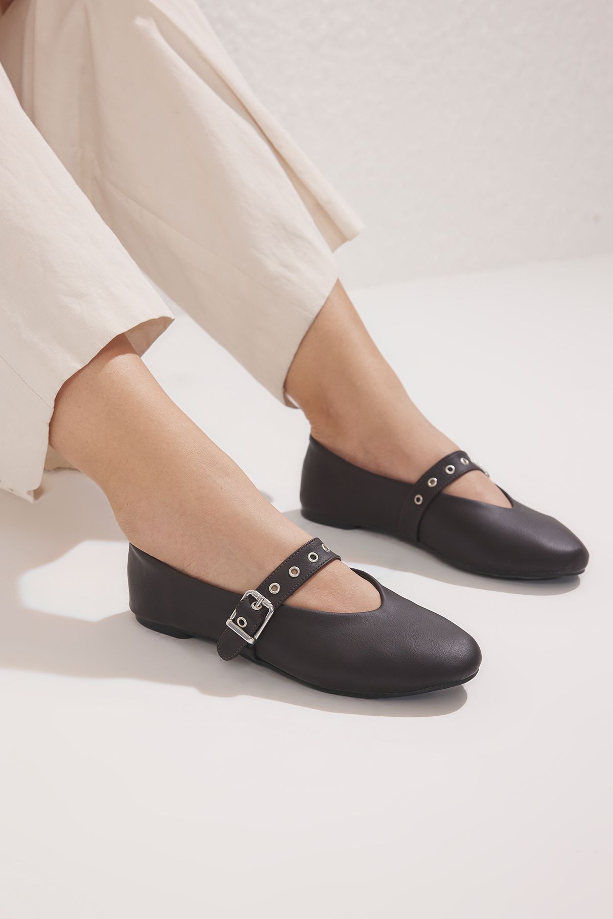 TRENDYOL SHOES-Dark Brown Eyelet Belt Almond Toe Mary Jane Women's Ballerinas Takss25Be00044 1