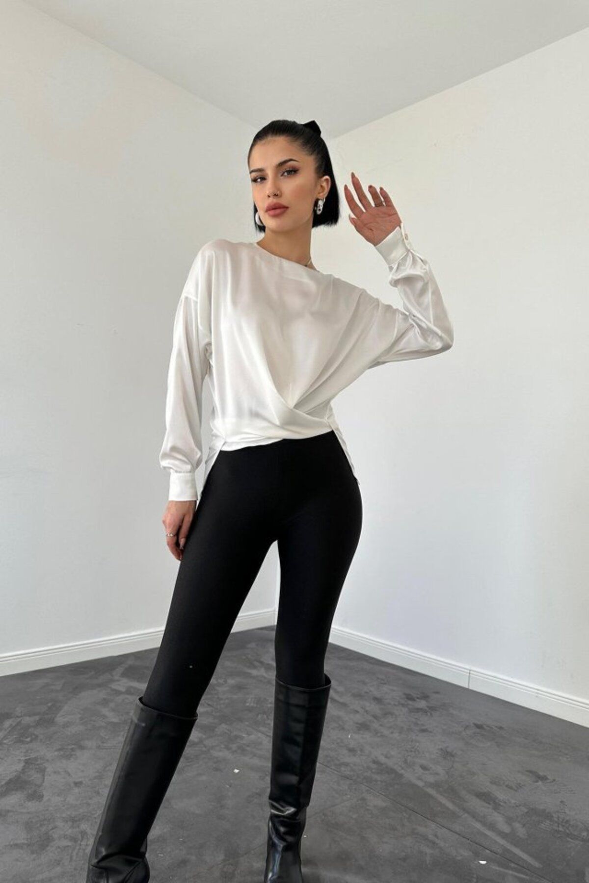 velmorafashion Beyaz Bisiklet Yaka Bluz