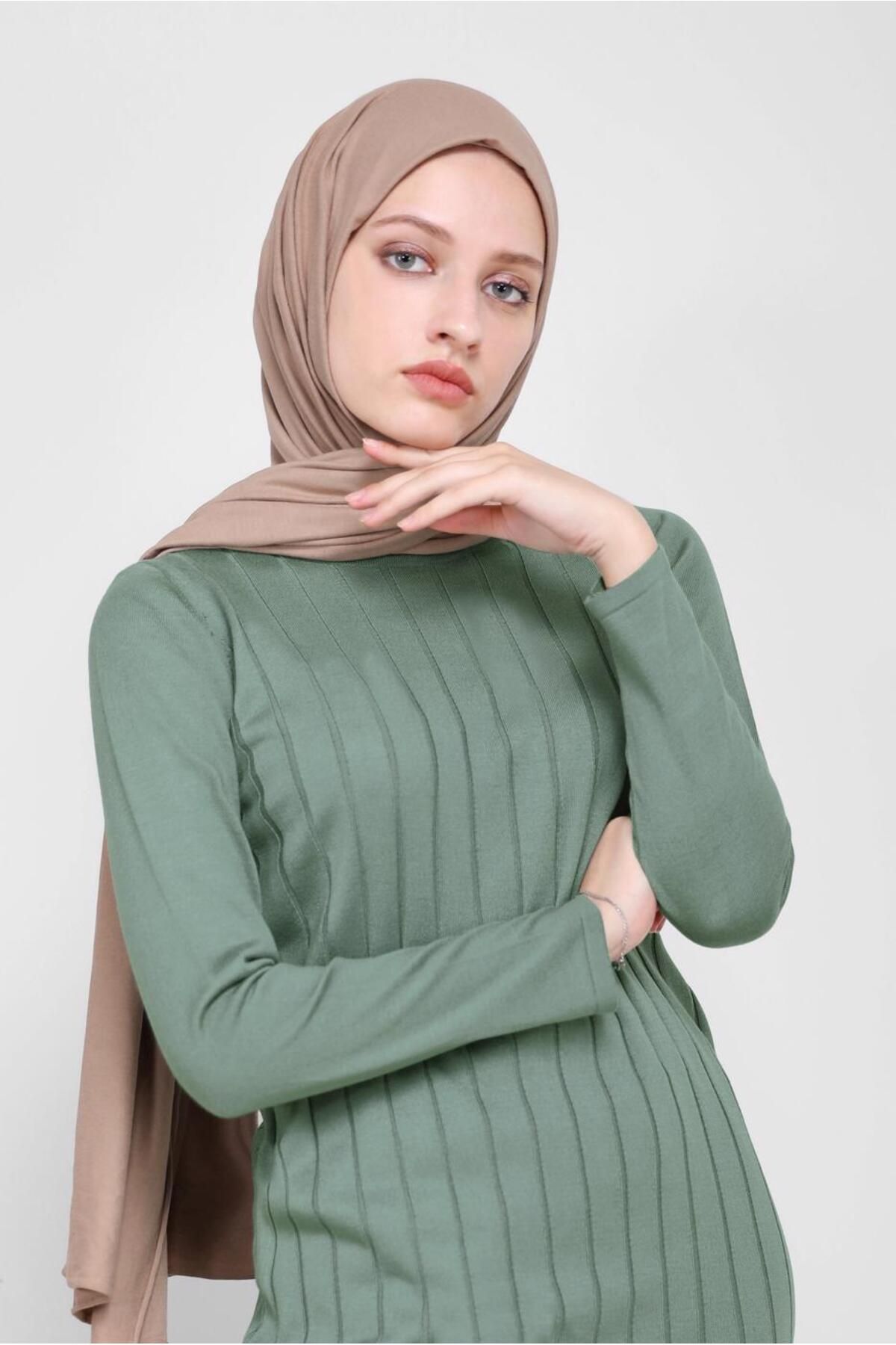 دو شلوار پایه خود الگو. کت و شلوار بافتنی 42081 Alvina