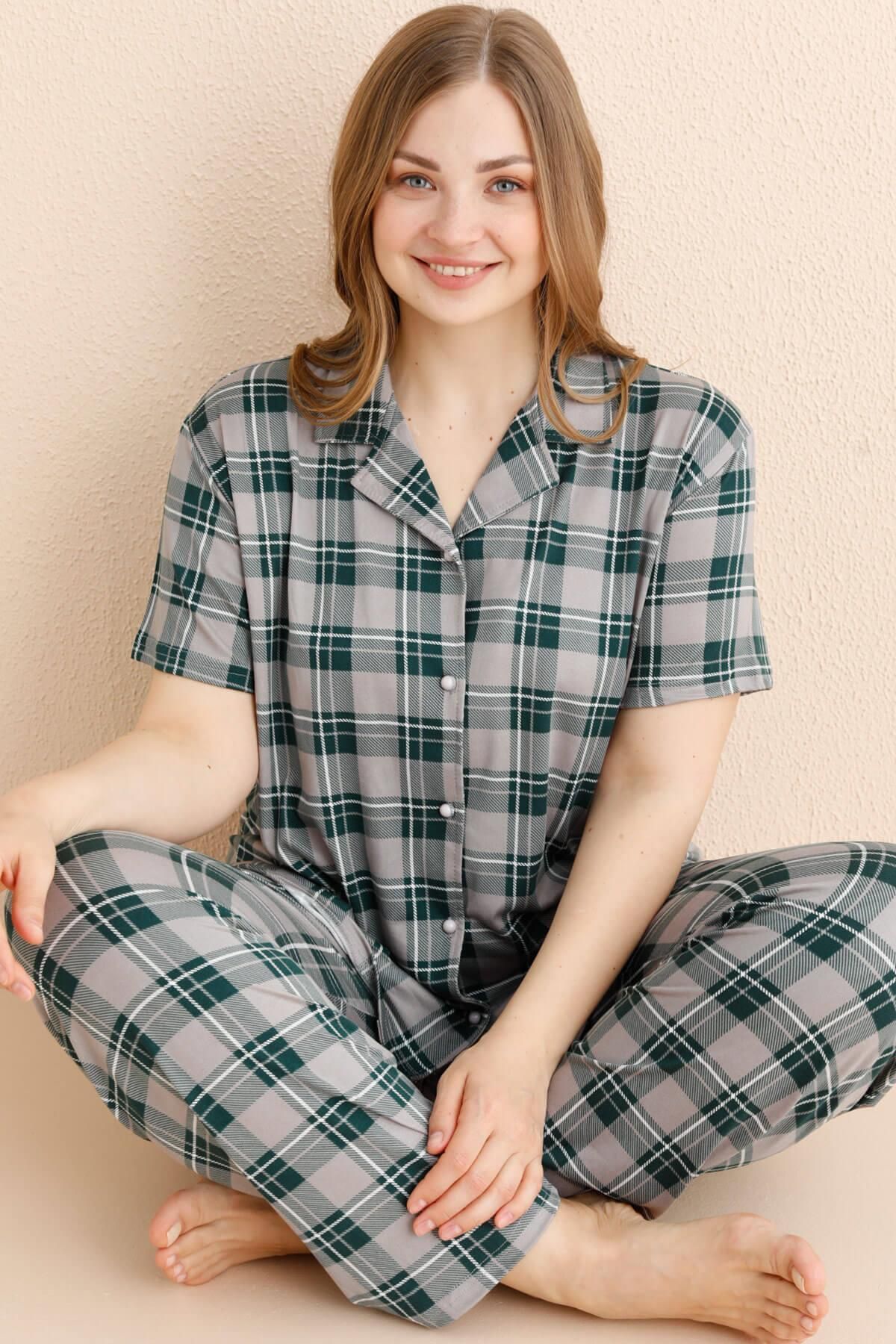 Pijamaevi-Set de pijamale oversize cu mânecă scurtă, cu nasturi în față, din bambus, cu model verde scoțian 1