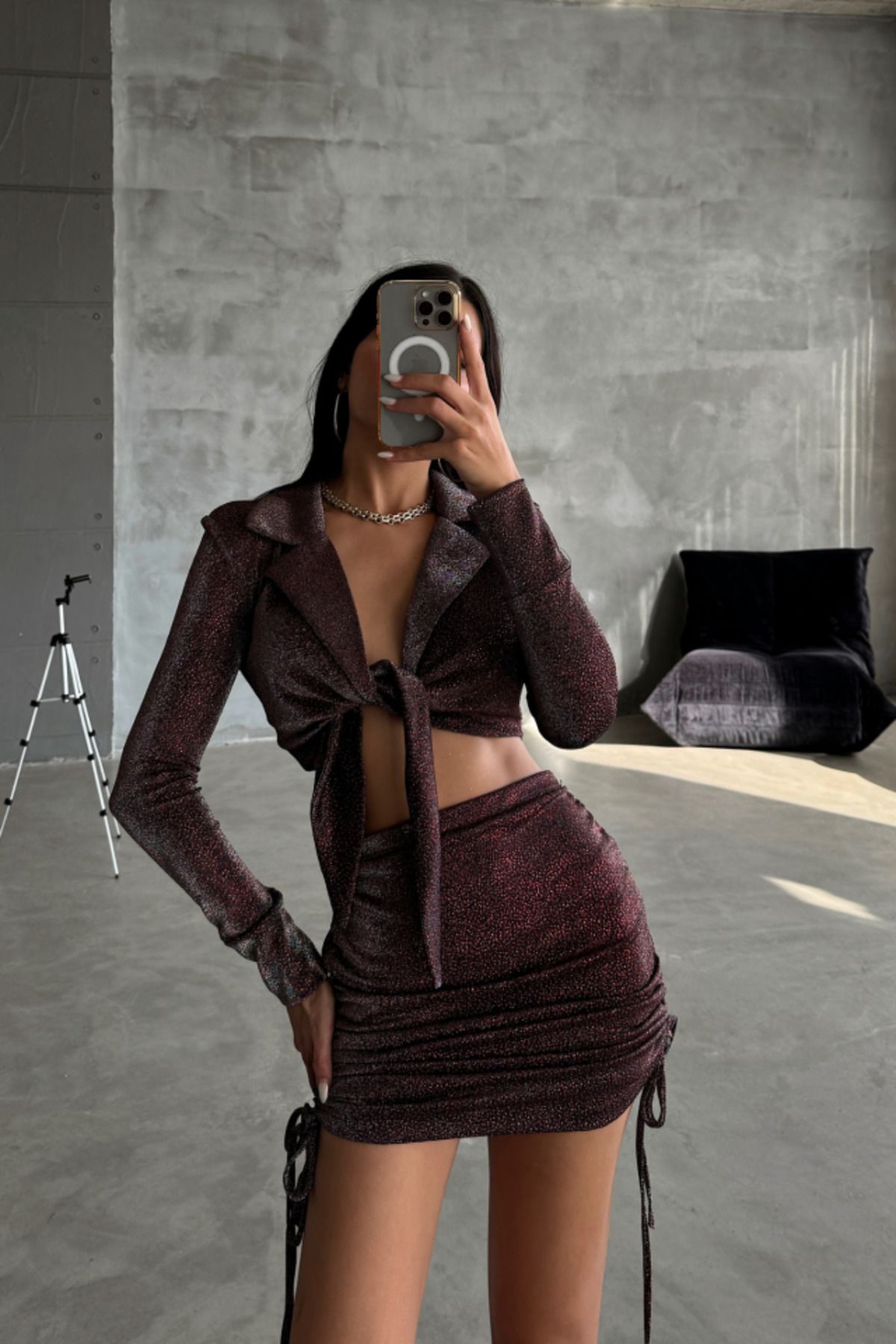 novafems SİMLİ KUMAŞ BAĞLAMA DETAYLI CROP BLUZ - KISA BÜZGÜ DETAYLI ETEK - Bordo