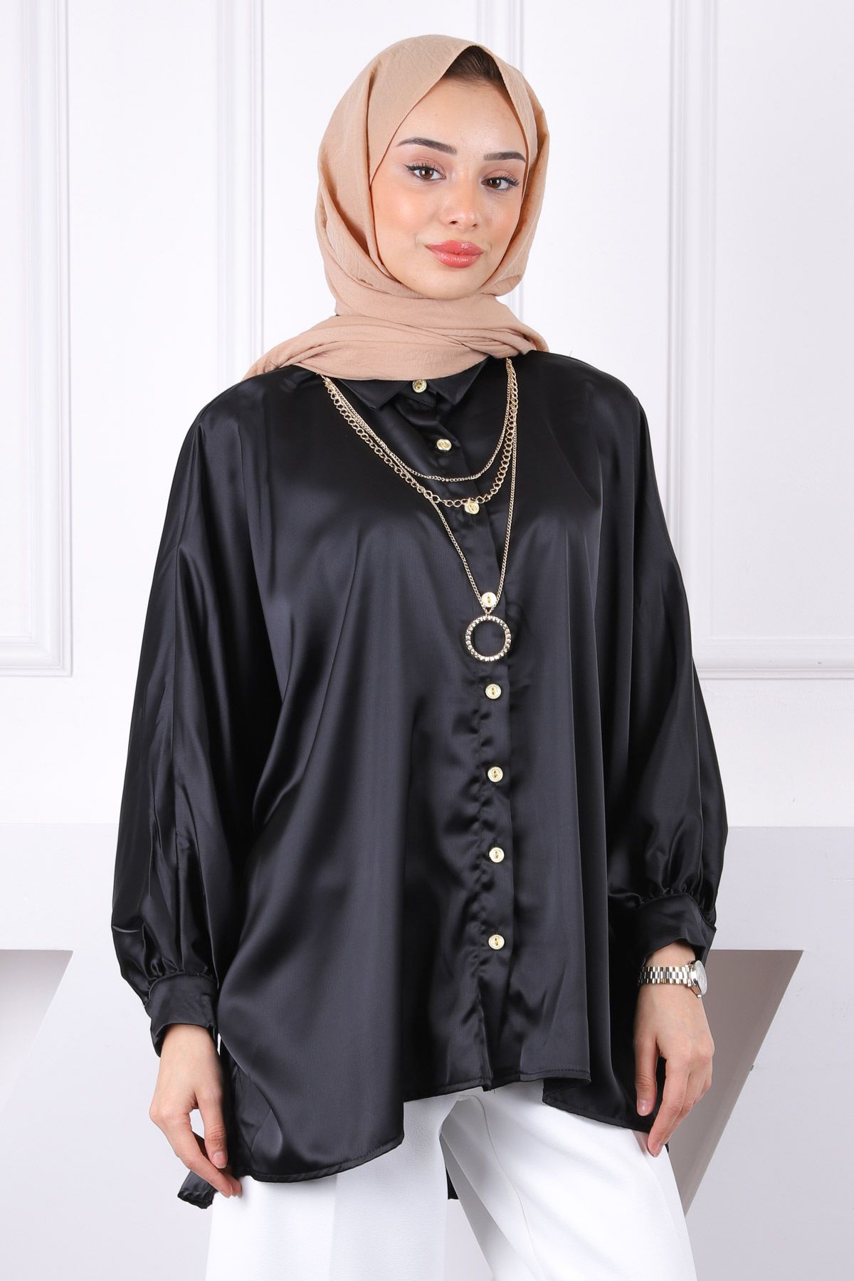 complete the look image