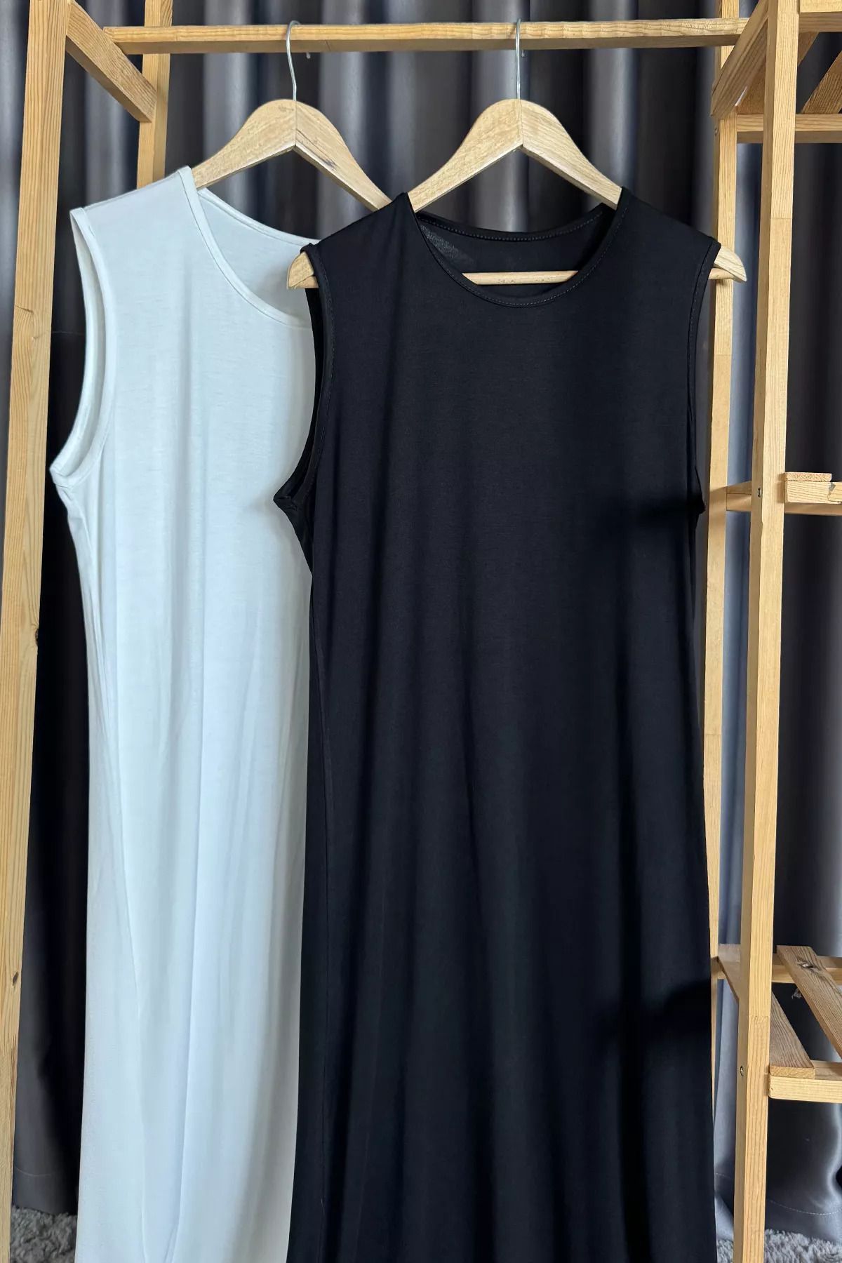julude-Black Crew Neck Zero Sleeve Underwear Dress 5