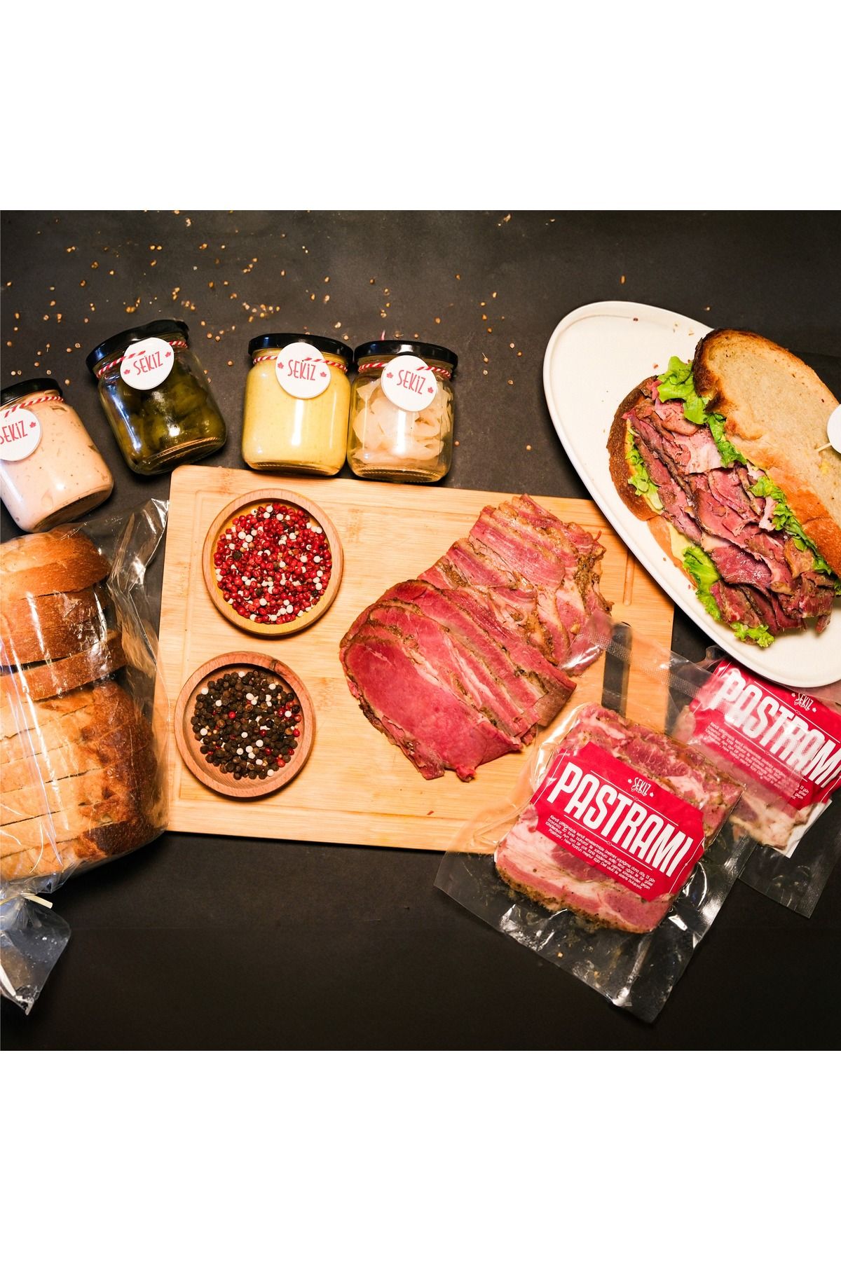 Sekizkitchen Lezzet Dolu Pastrami Sandviç Kutusu