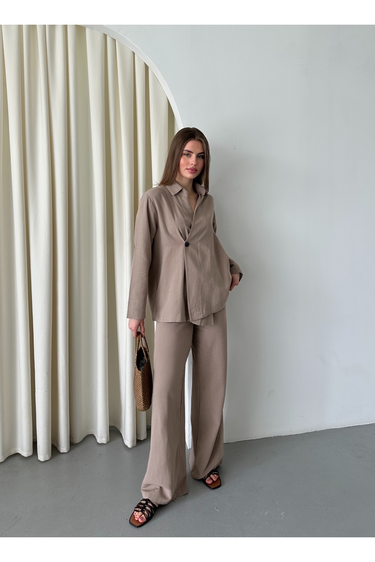 Laluvia-Nerzfarbener Kimono-Hosensatz aus 100 % Baumwolle mit zweireihigem Verschluss und einem Knopf – 8351 5