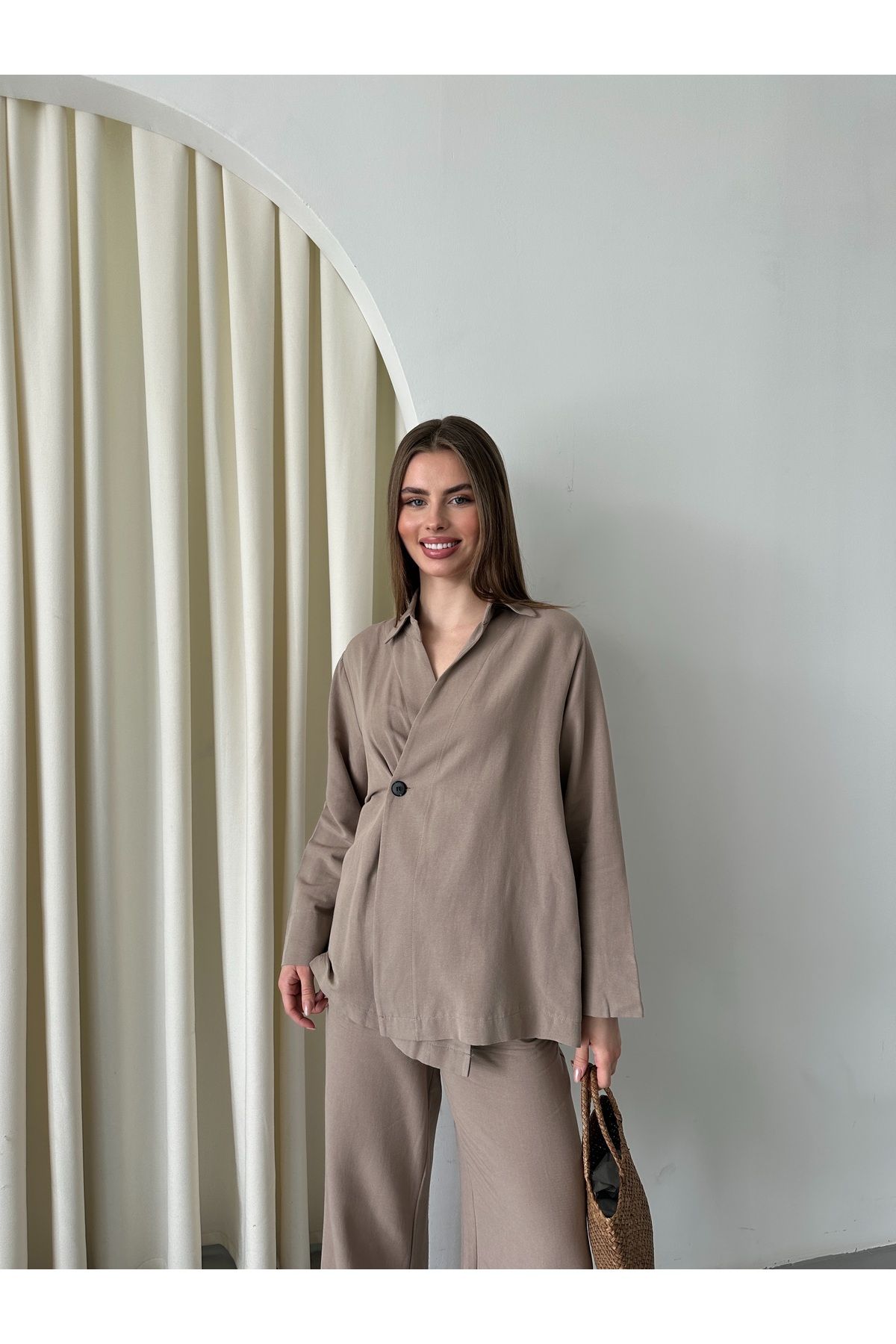 Laluvia-Nerzfarbener Kimono-Hosensatz aus 100 % Baumwolle mit zweireihigem Verschluss und einem Knopf – 8351 3