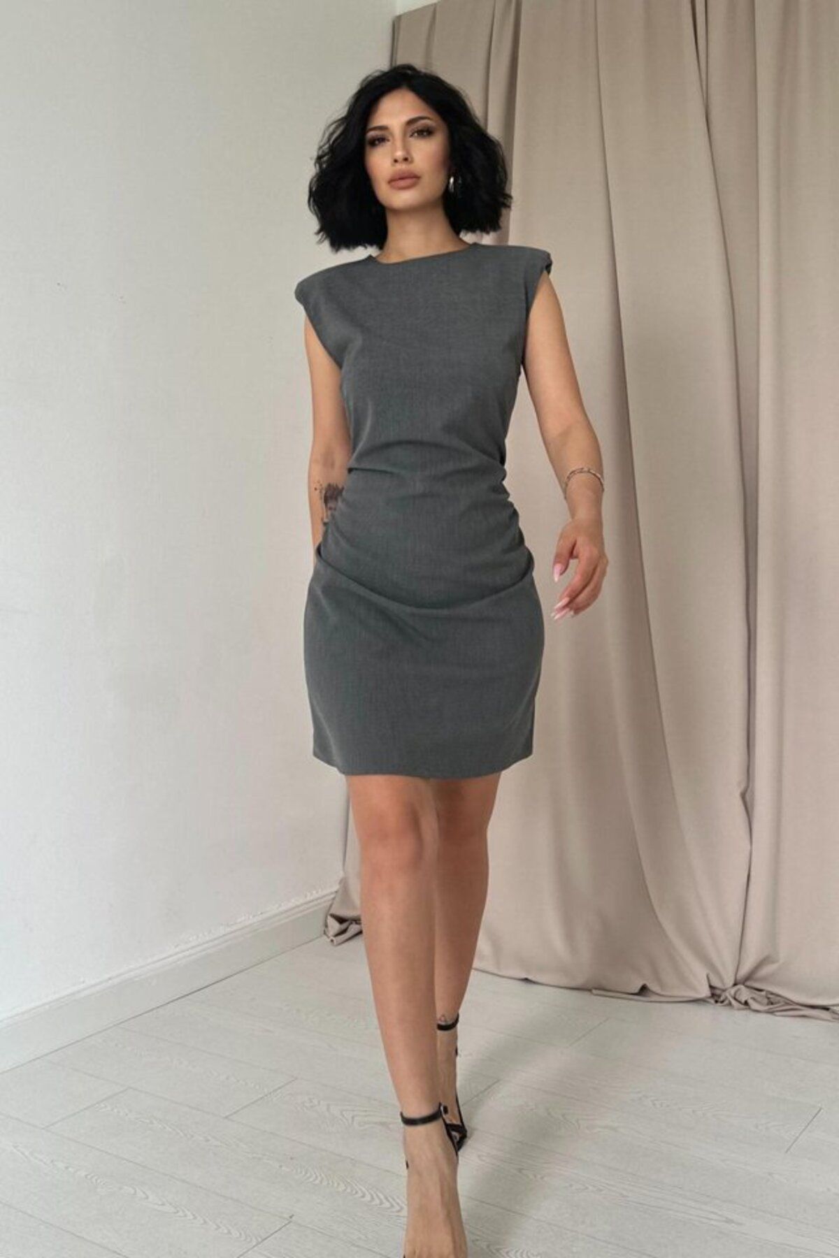 ASFSTORE Gri Yanı Büzgülü Sıfır Kol Elbise