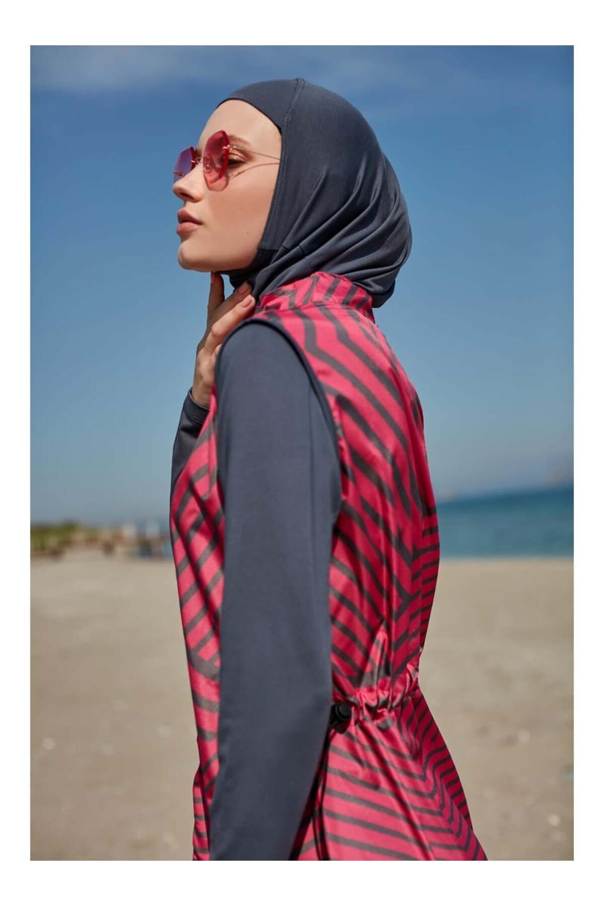 MAYOU-Abstract Patterned Hijab Swimsuit with Lycra Sleeves – Anthracite Fuchsia - Mayou 4