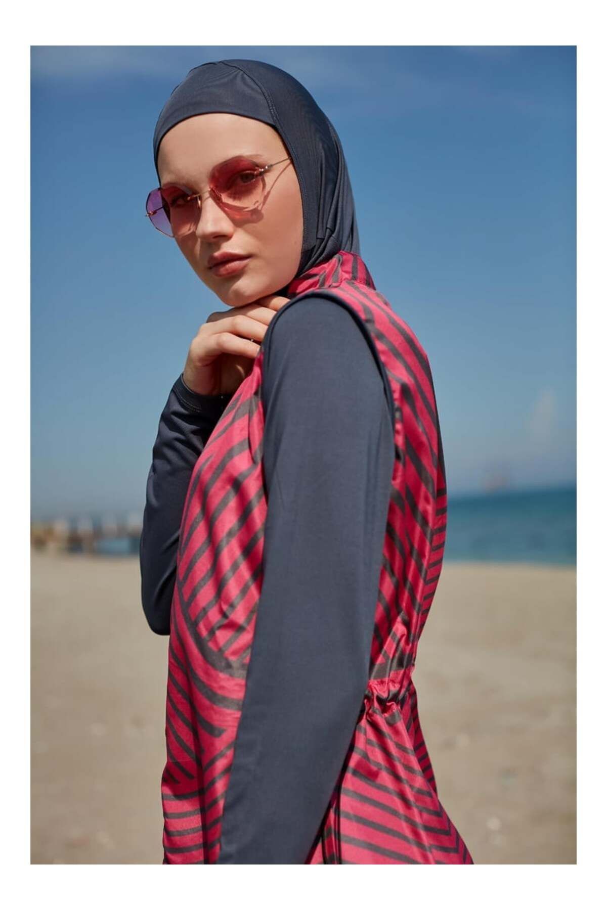 MAYOU-Abstract Patterned Hijab Swimsuit with Lycra Sleeves – Anthracite Fuchsia - Mayou 5