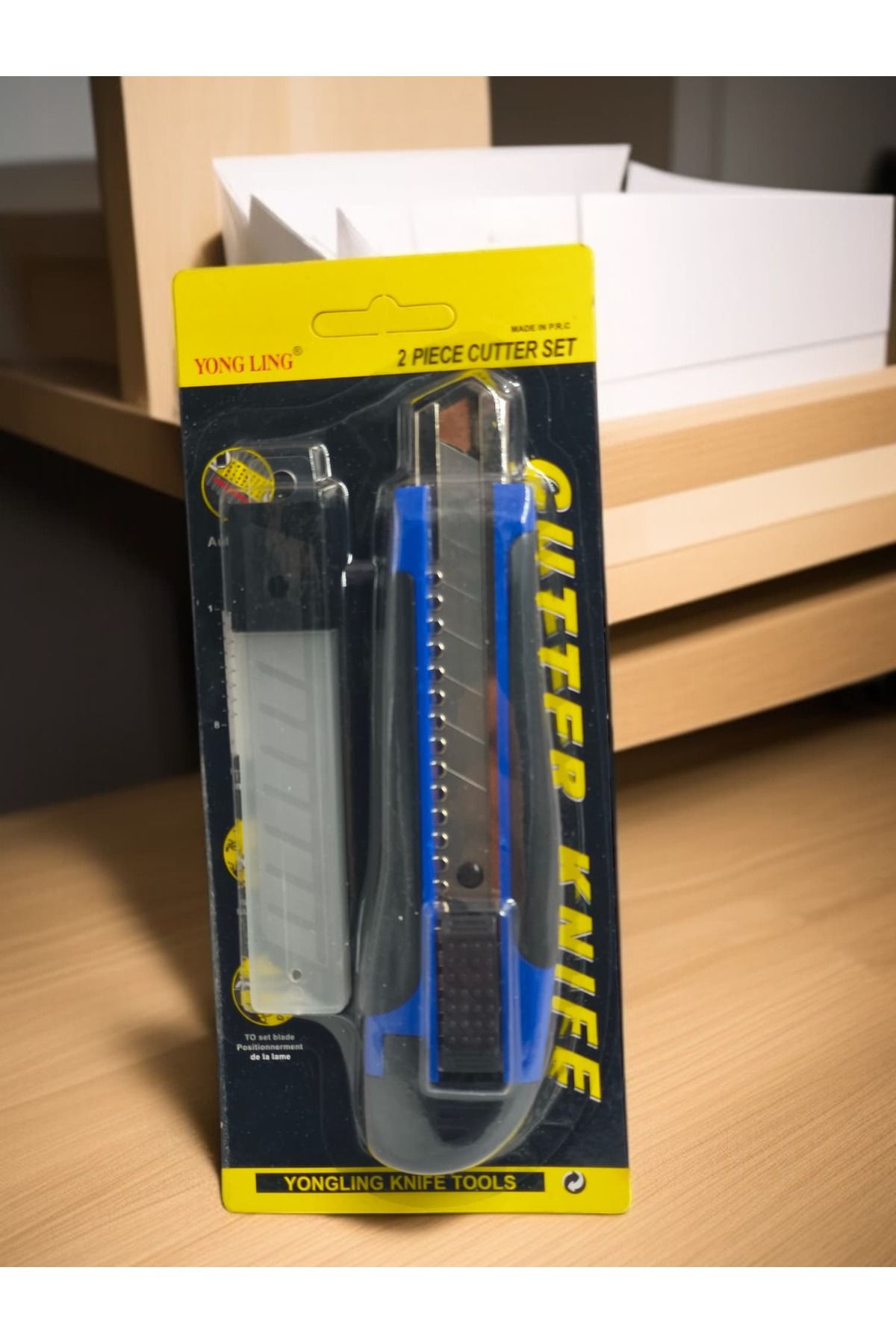 Generic-Multi-purpose scalpel knife with 18mm breakable blade and 10 spare parts - Blue 2