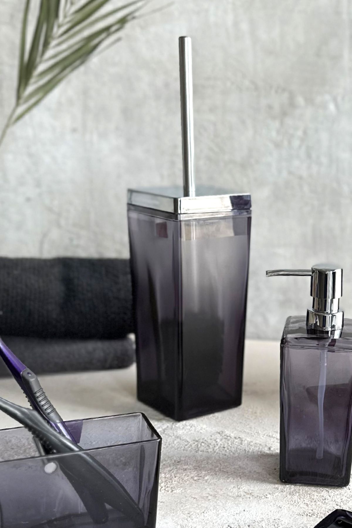 Prima Nova-Black Transparent Chrome Biga WC Brush 3