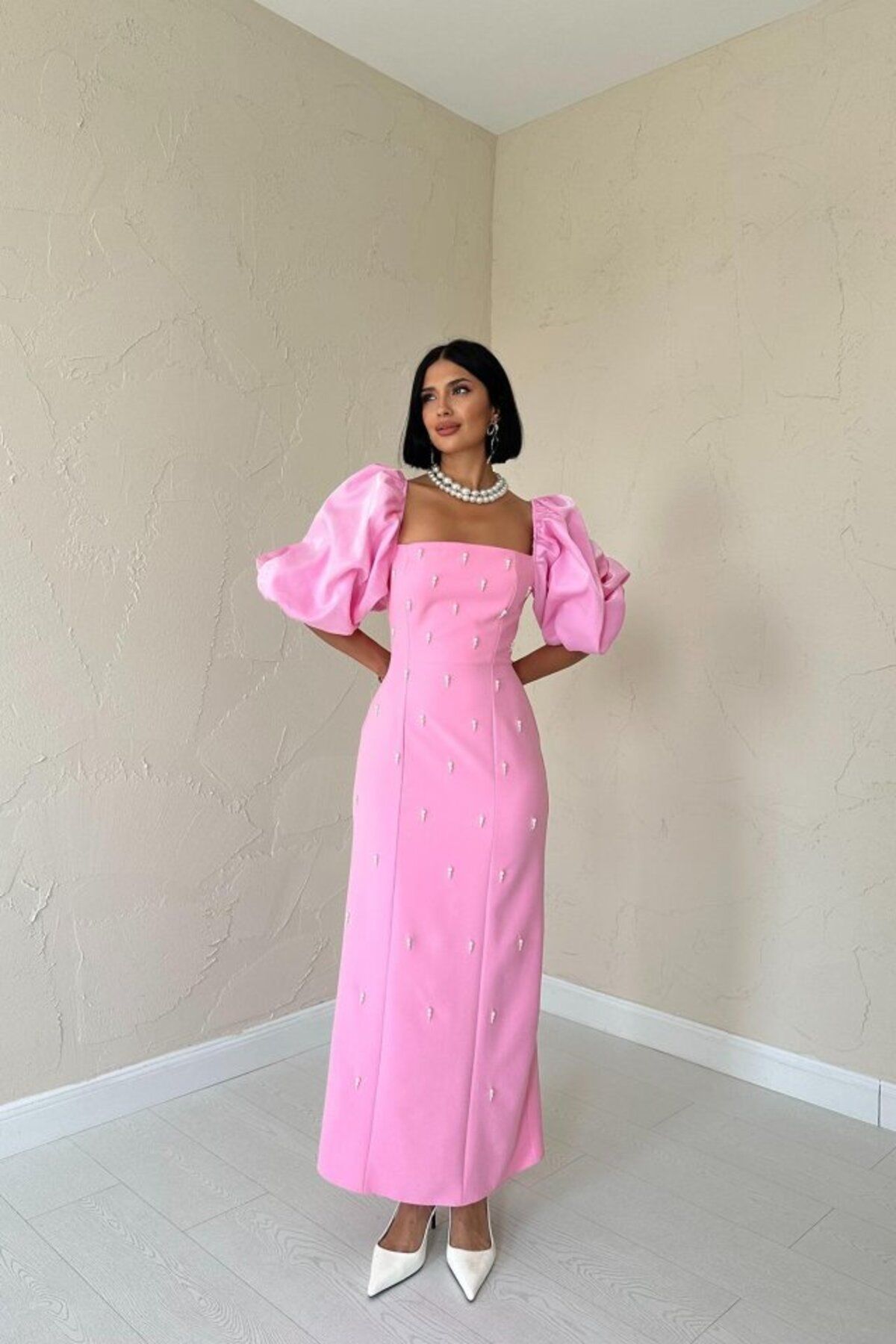 melfxxl eticaret melfxxl Pembe İşlemeli Kolu Garnili Elbise