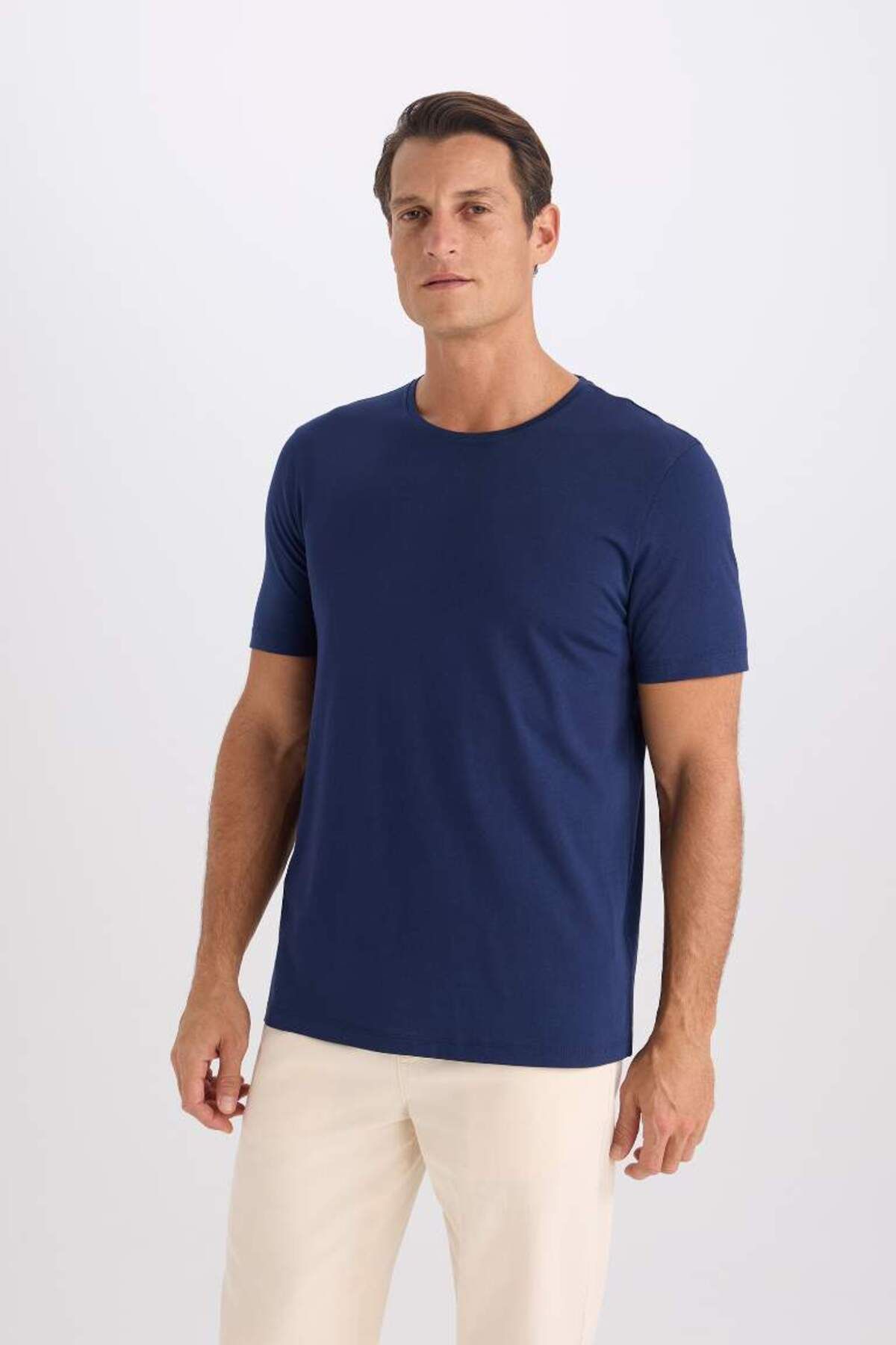 DeFacto Yeni Sezon Slim Fit Dar Kesim Bisiklet Yaka Modal Karışımlı Pamuklu Basic Düz Kısa