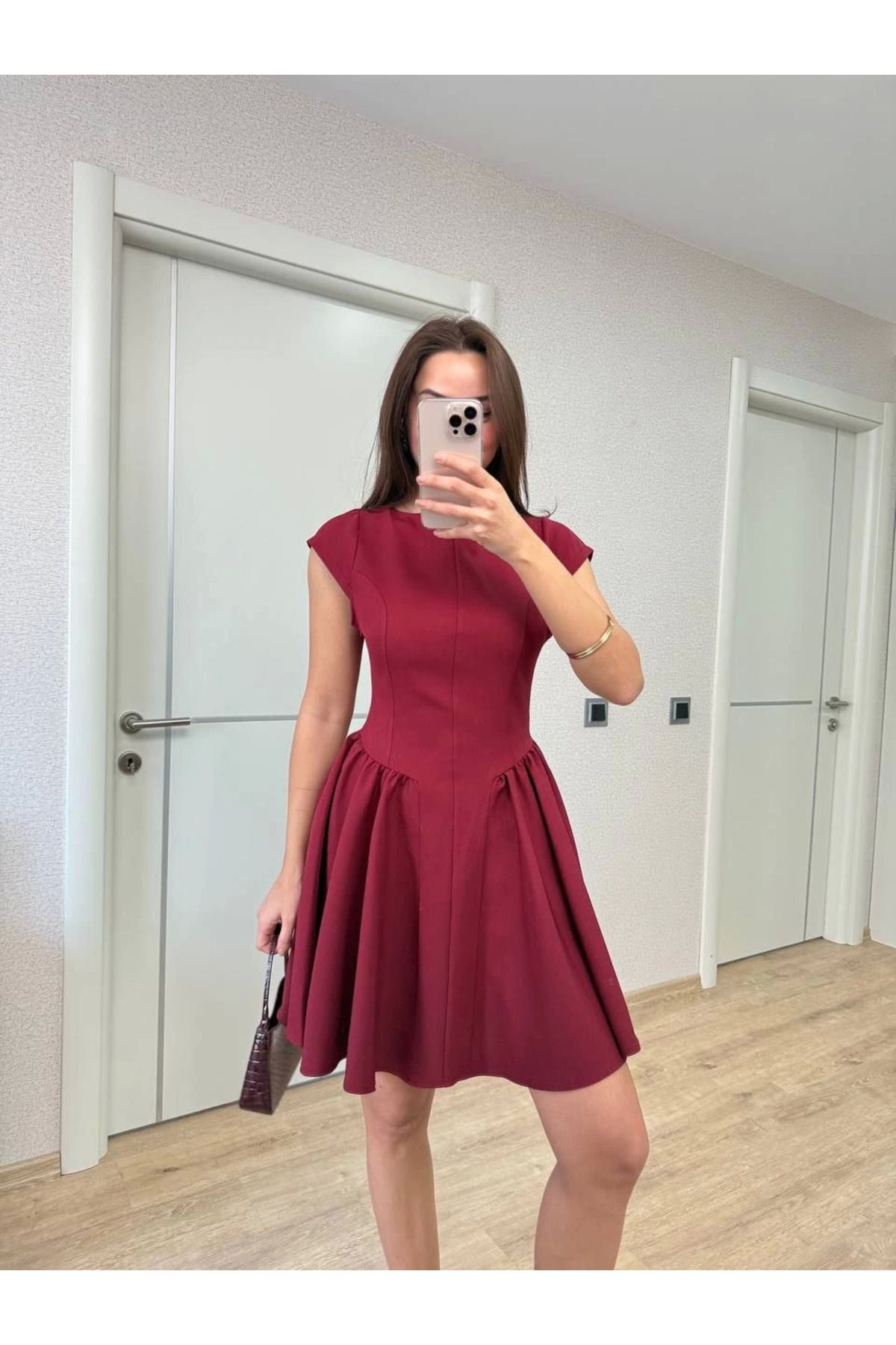 Kadınle Sırt dekolteli Çan Detaylı Mini Elbise - Bordo