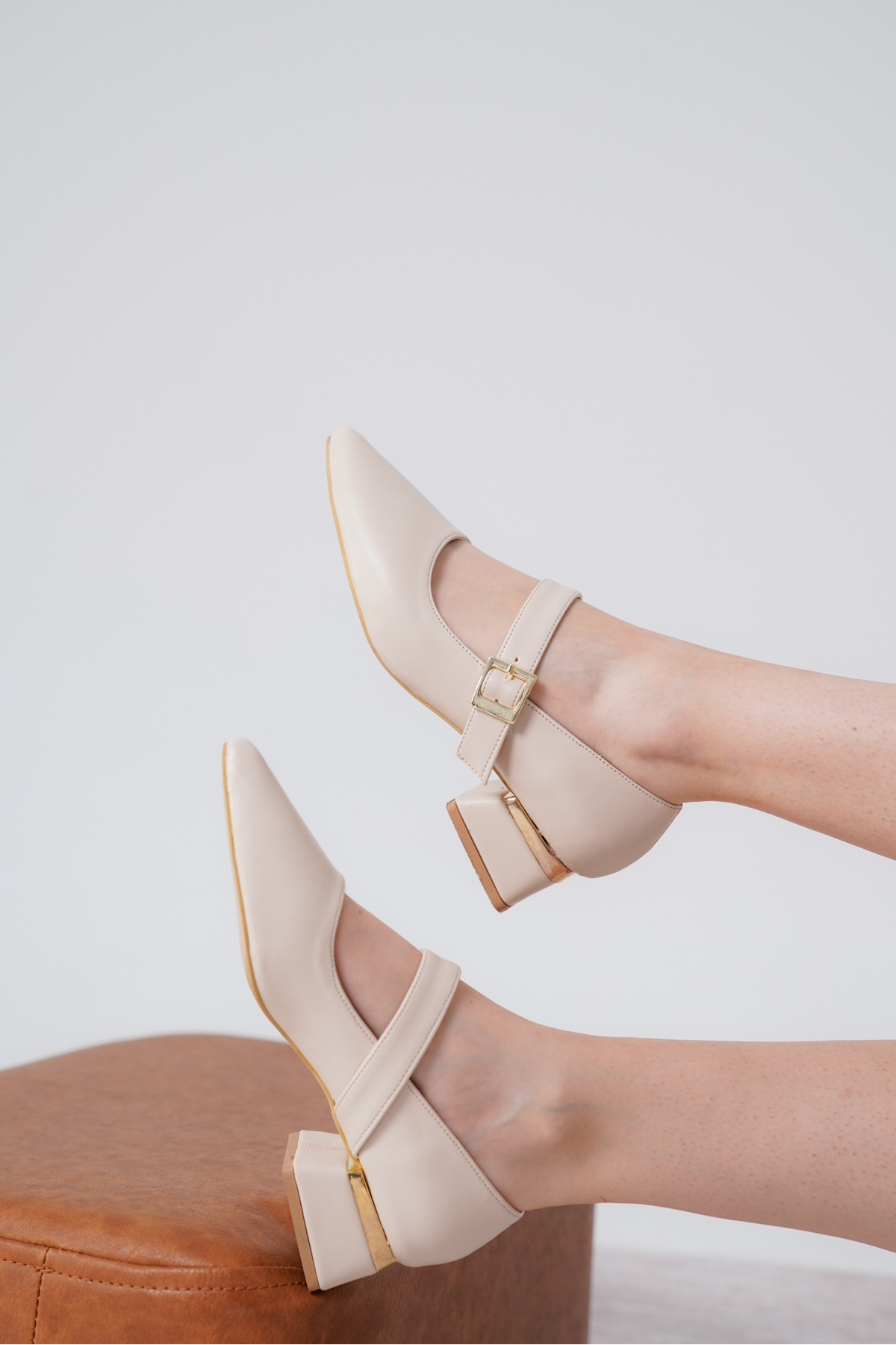 BAKGİY  Ten Cilt Kadın Taş Toka Detaylı Kalın Topuklu Şık Klasik To BG1708-119-0002 - Görsel 2