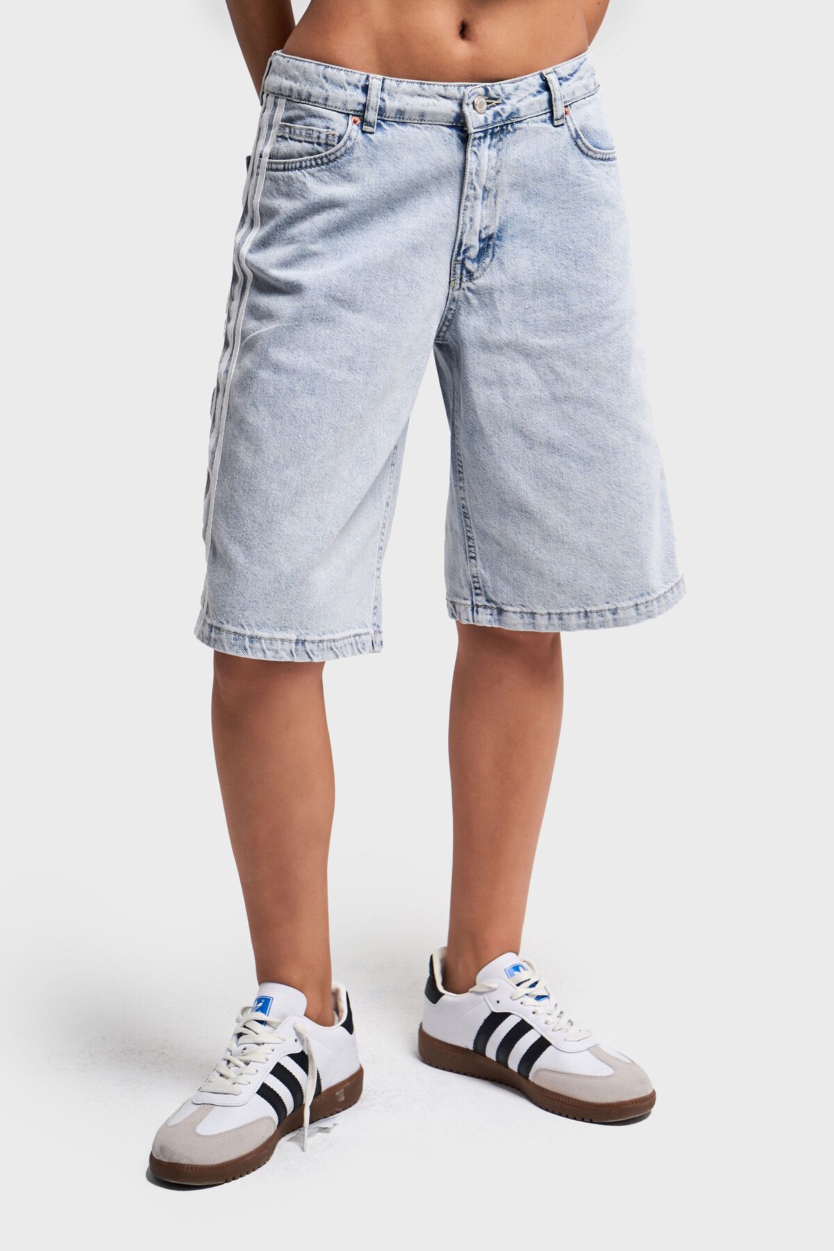its basic-Snow Colored Jeans Design - Midi Length Denim Women's Shorts with Side Stripe Detail 5