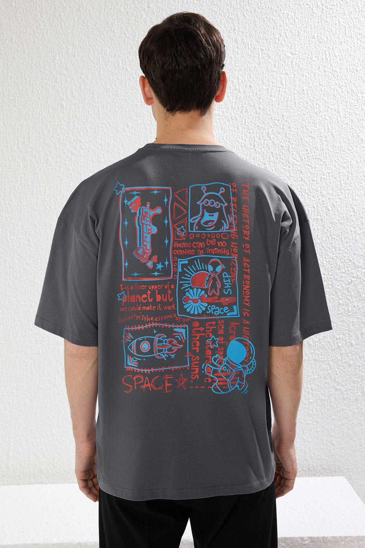 Trendyol Collection Anthrazitfarbenes, Übergroßes Bedrucktes T-shirt Aus Stoff – für Herren - L