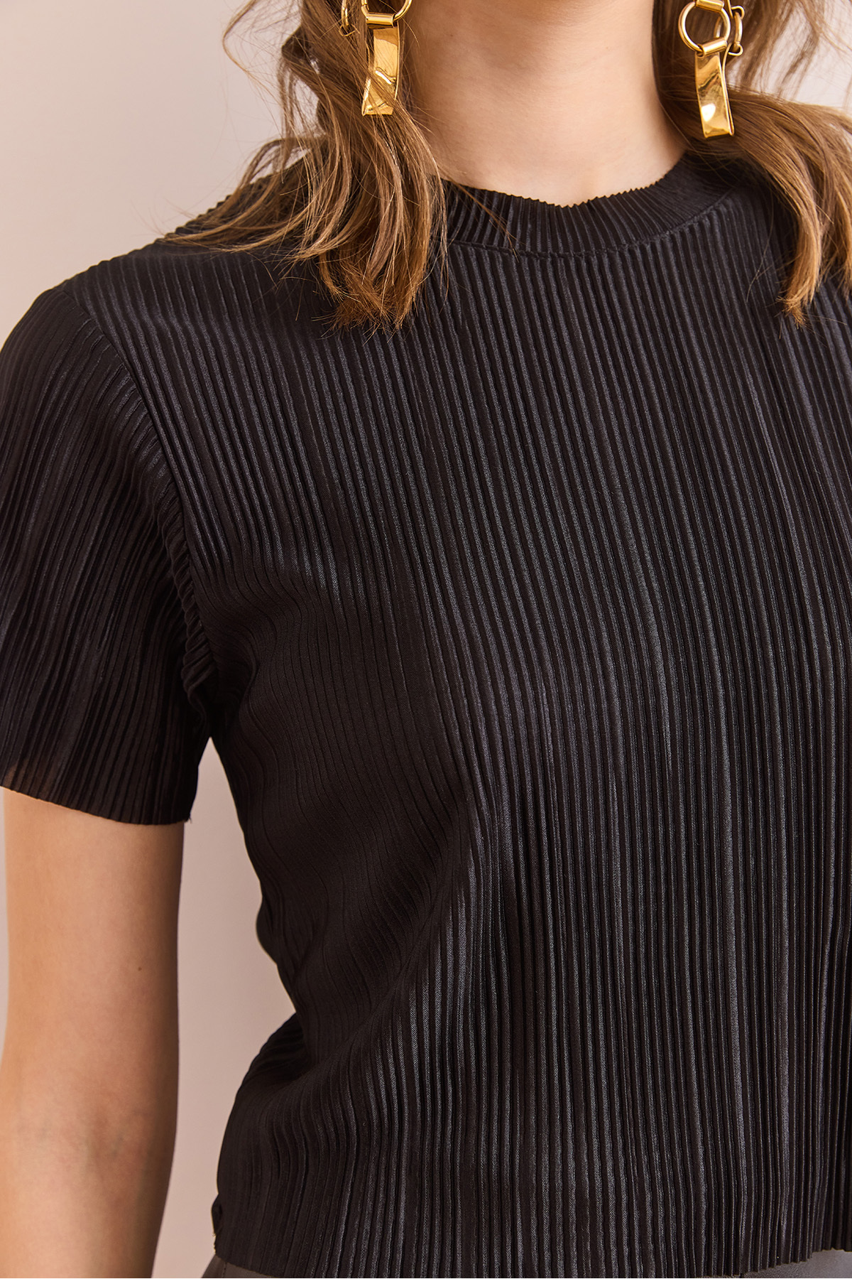 Olalook  Kadın Siyah Bisiklet Yaka Pilise Crop Bluz BLZ-19002901 - Görsel 5