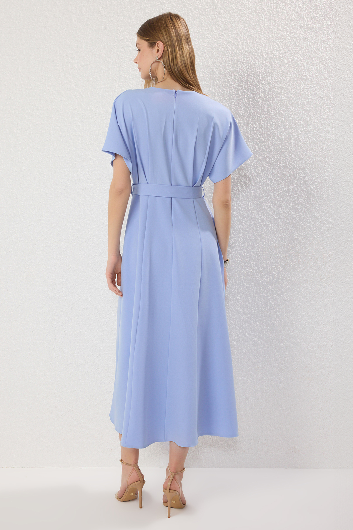 Trendyolmilla  Açık Mavi Kuşaklı Eteği Belden Açılan Elbise TWOSS25EL00804 - Görsel 4