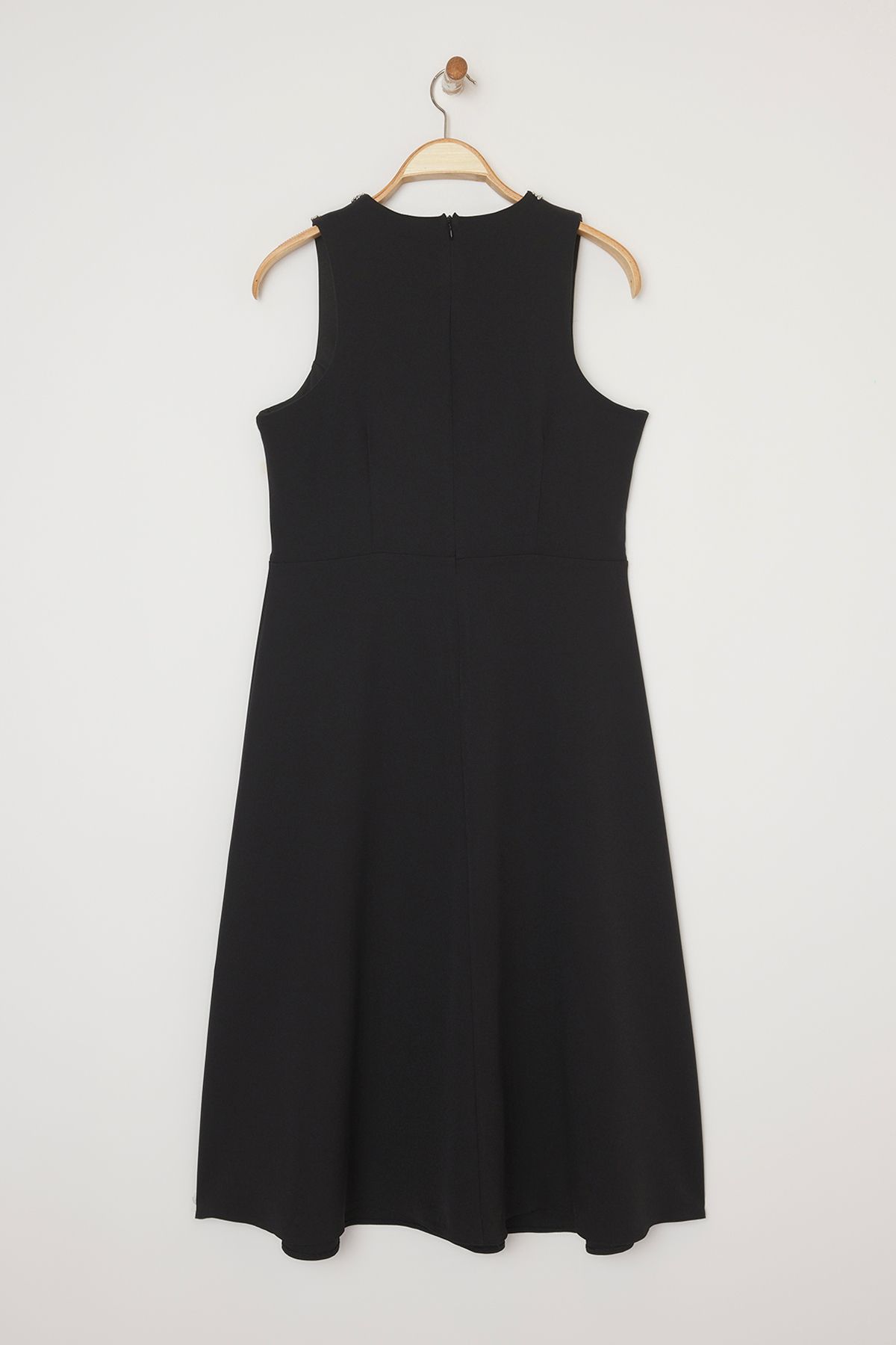 Trendyol Curve-Schwarzes, ärmelloses, gewebtes Abendkleid in Midi-Länge in A-Linie mit Steinen/TBBSS25AH00053 7