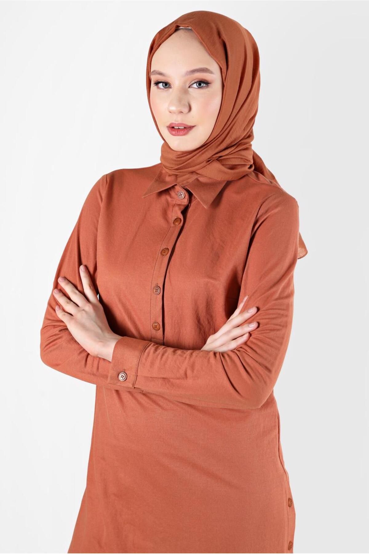 شلوار دو نفره پایه با جزئیات دکمه. تیم 42533 Alvina