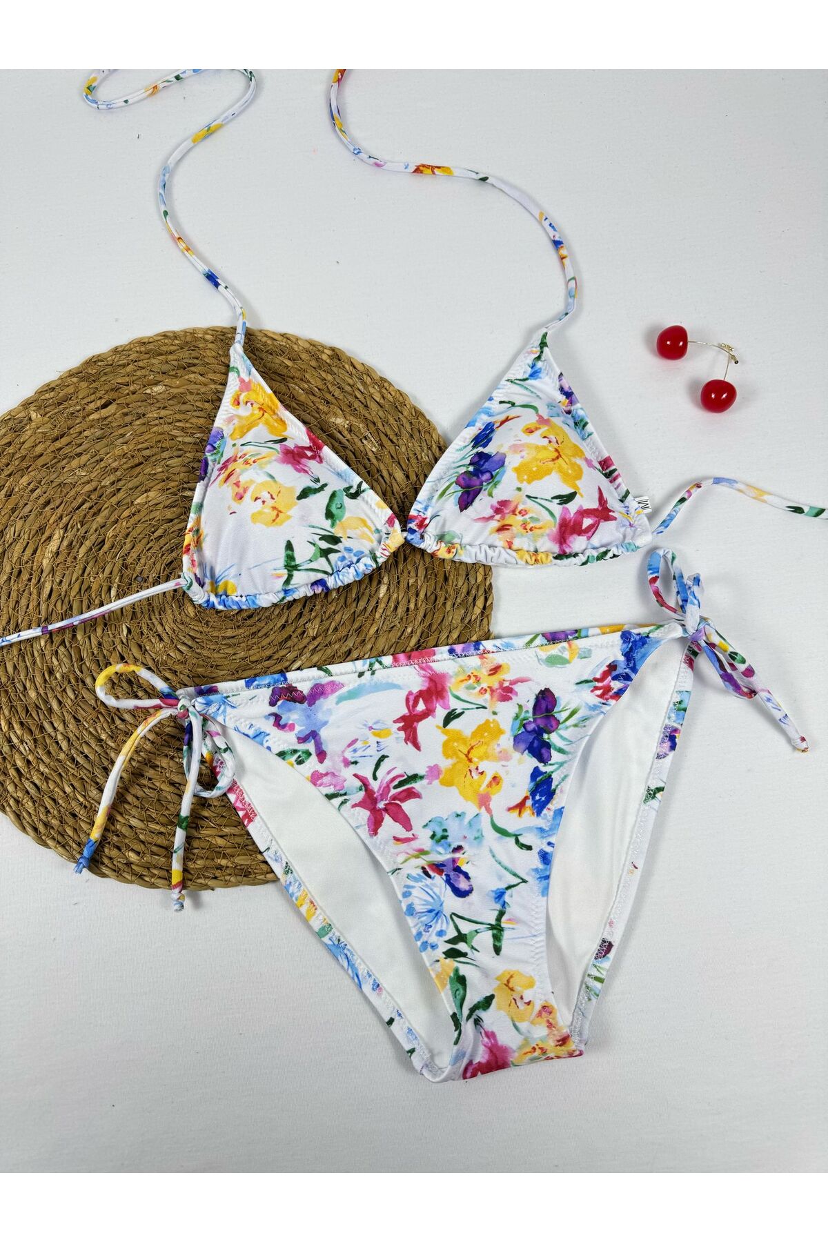 Çiçek Desenli Deniz Kabuğu Detaylı Bikini Takımı