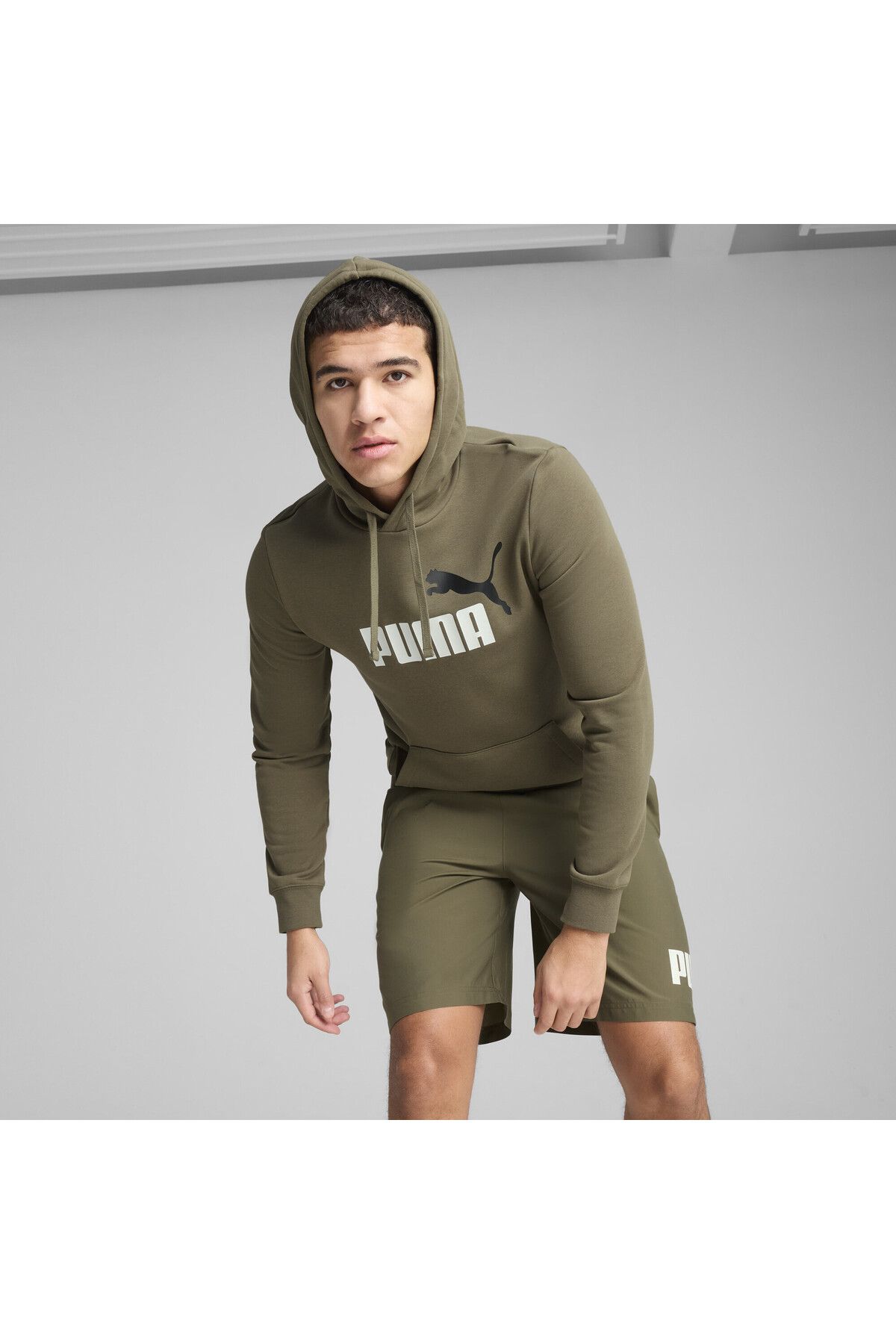 Puma-Pánská mikina s kapucí Essentials 2 Barva č. 1 4